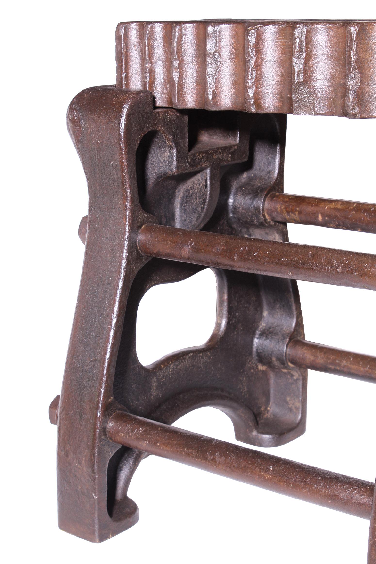 Authentic Blacksmiths Solid Cast-Iron Swage Block 3