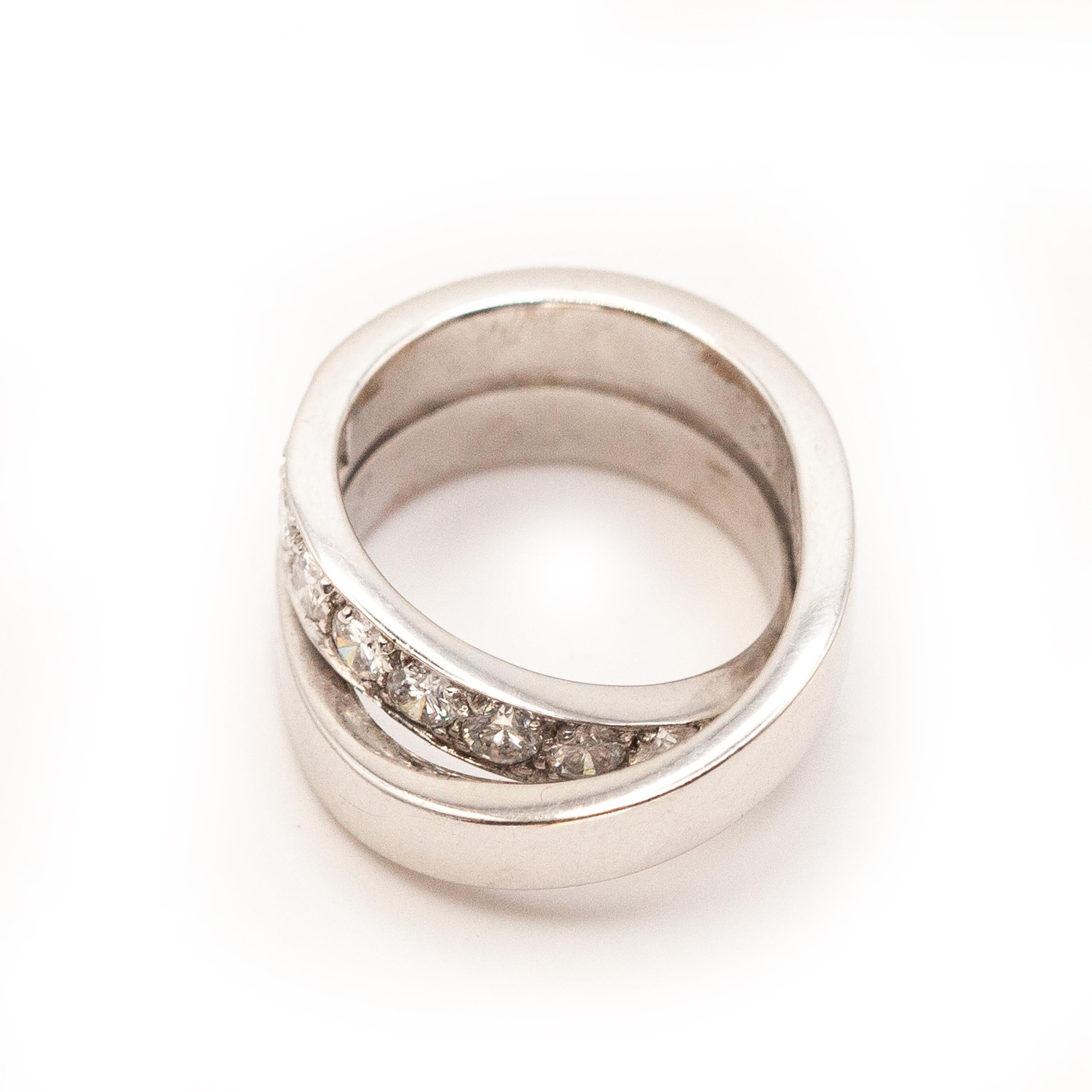 Autentico Cartier Anello Nouvelle Vogue con diamanti in oro bianco 18 carati in vendita 8