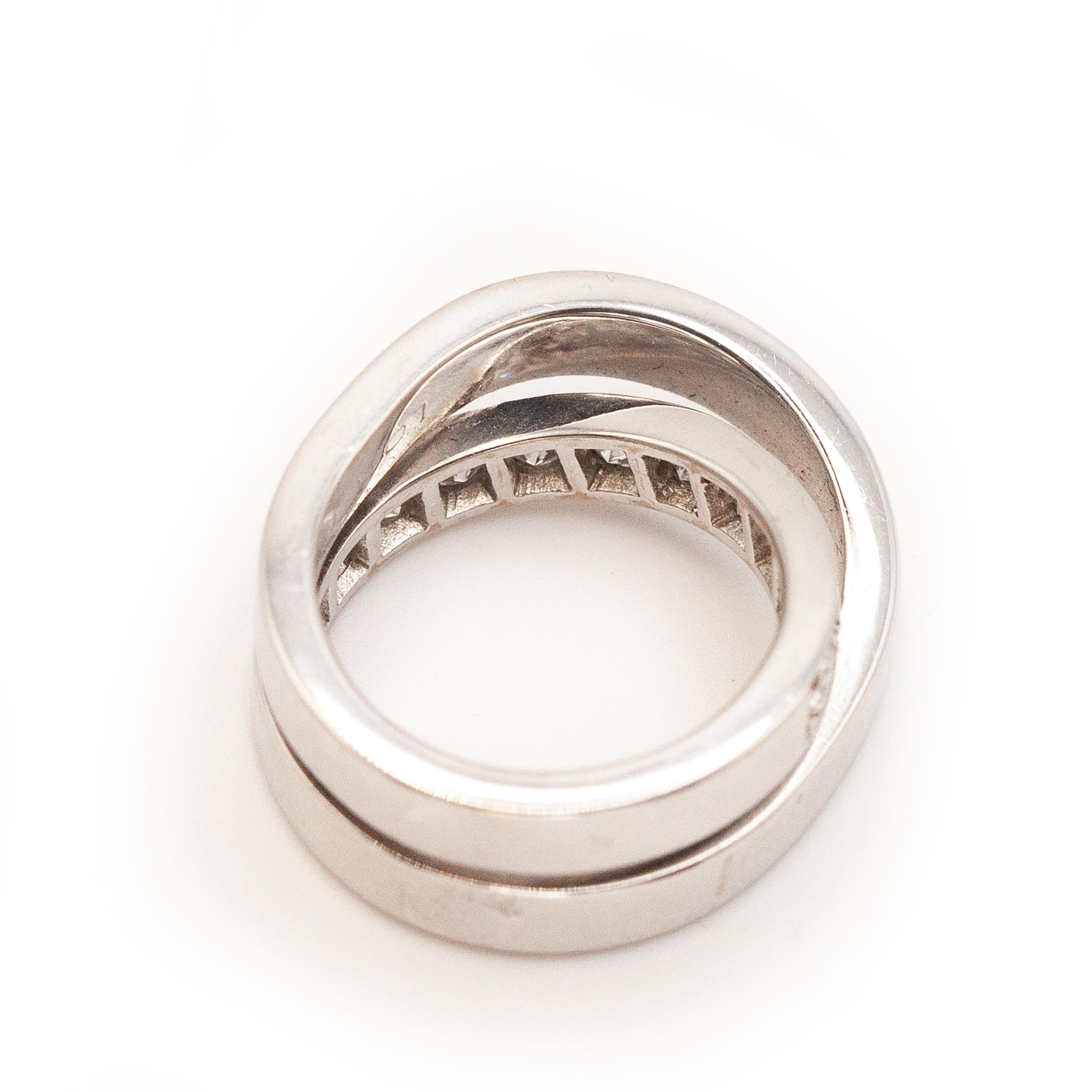 Autentico Cartier Anello Nouvelle Vogue con diamanti in oro bianco 18 carati in vendita 9