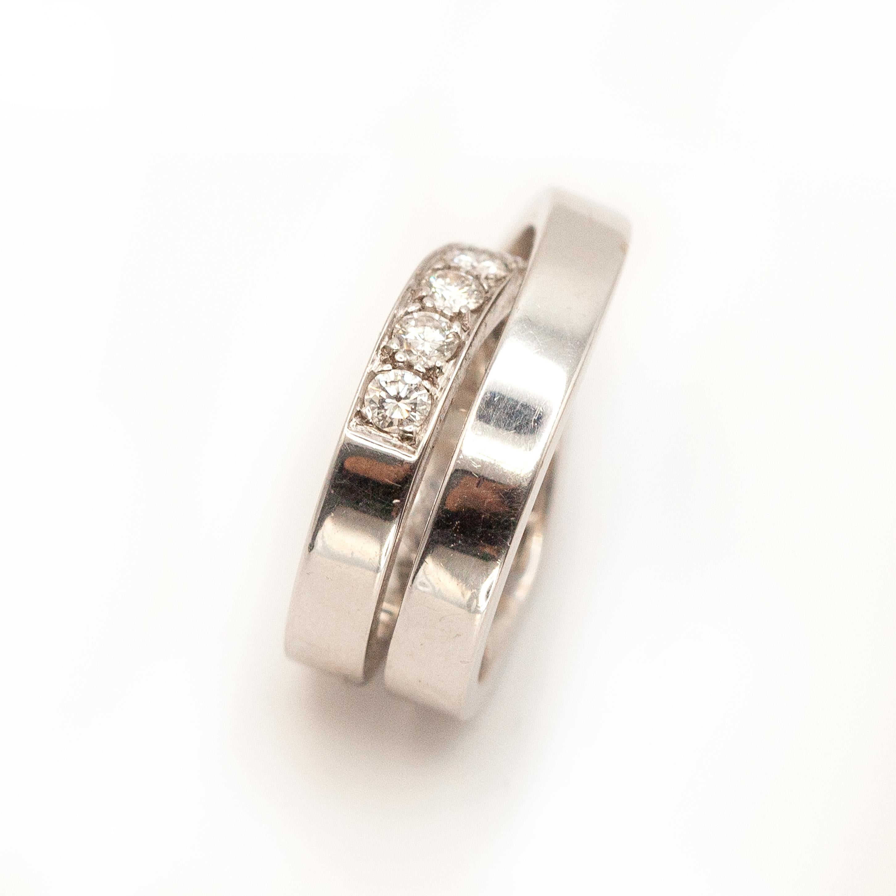 Autentico Cartier Anello Nouvelle Vogue con diamanti in oro bianco 18 carati in vendita 1