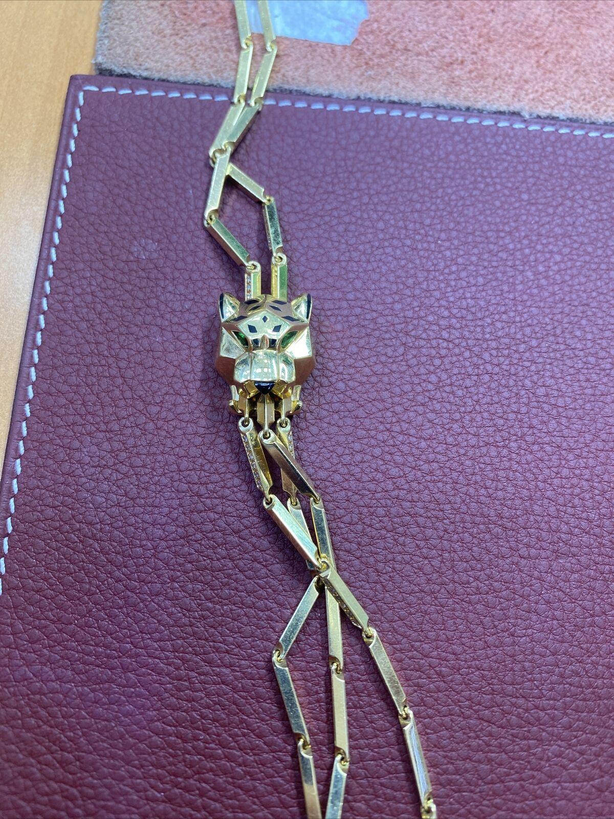 Taglio grezzo Autentico Cartier Panther Collana con nappe in oro 18 carati con diamanti, peridoto e onice in vendita