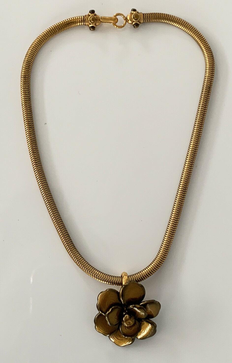 Chanel Camellia Necklace 38g



For sale is a beautiful Chanel Camellia necklace

Very elegant for everyday wear !! 

The necklace is 15.5 inches in length 

The pendant is approx 1 1/2 inches

The necklace weighs 38 grams
