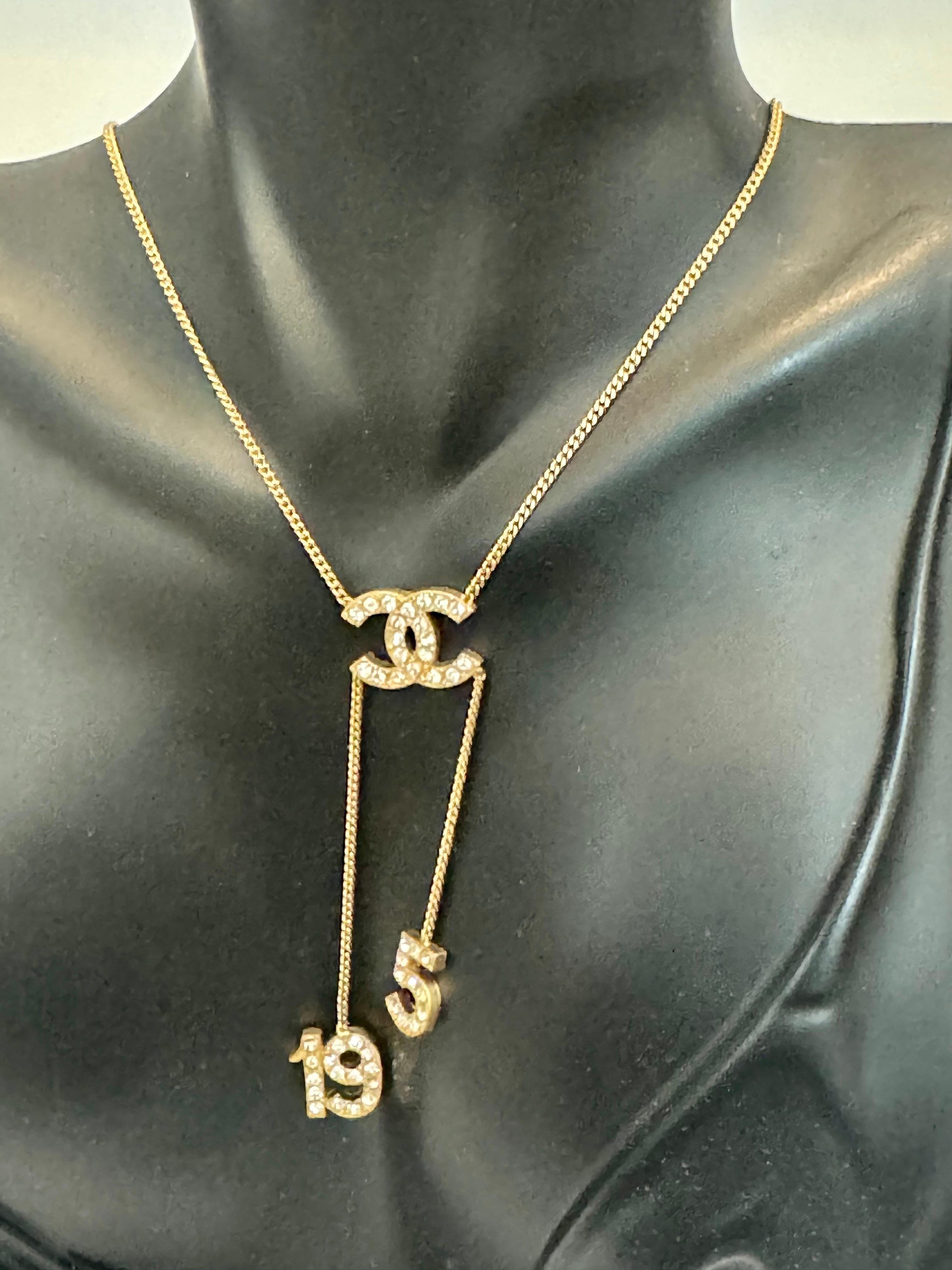 Autentico Chanel strass CC LOGO 5 & 19 Collana con ciondolo Vintage, Estate in vendita 8