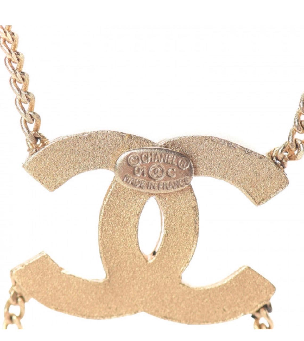 Authentic CHANEL Rhinestone CC LOGO 5 & 19 Pendant Necklace Vintage, Estate In Excellent Condition For Sale In New York, NY