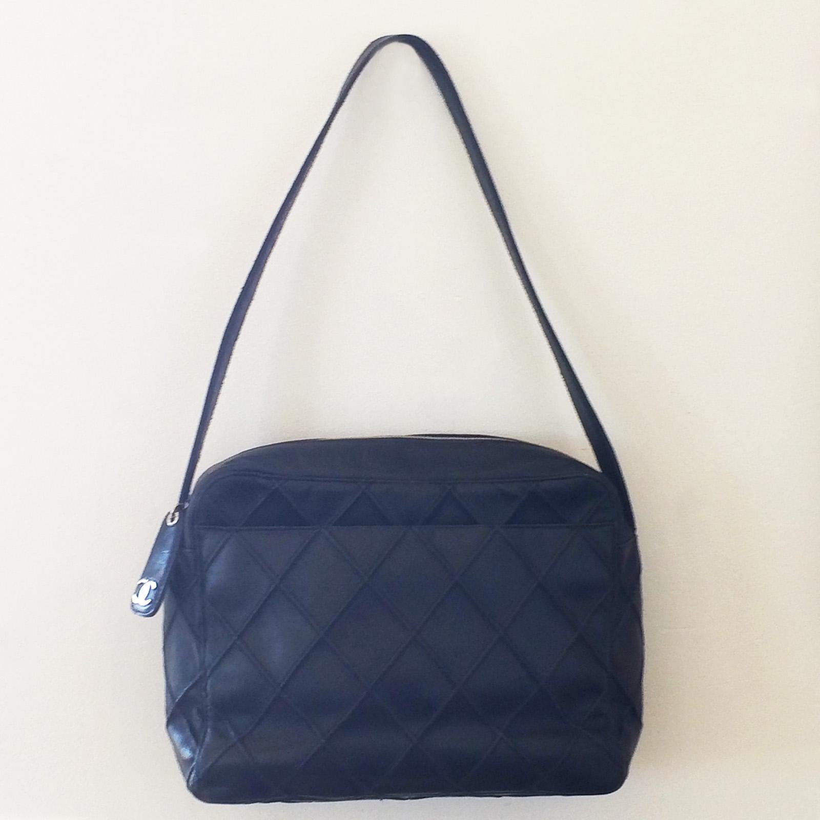 Black Authentic Chanel Vintage Shoulder Bag Handbag For Sale