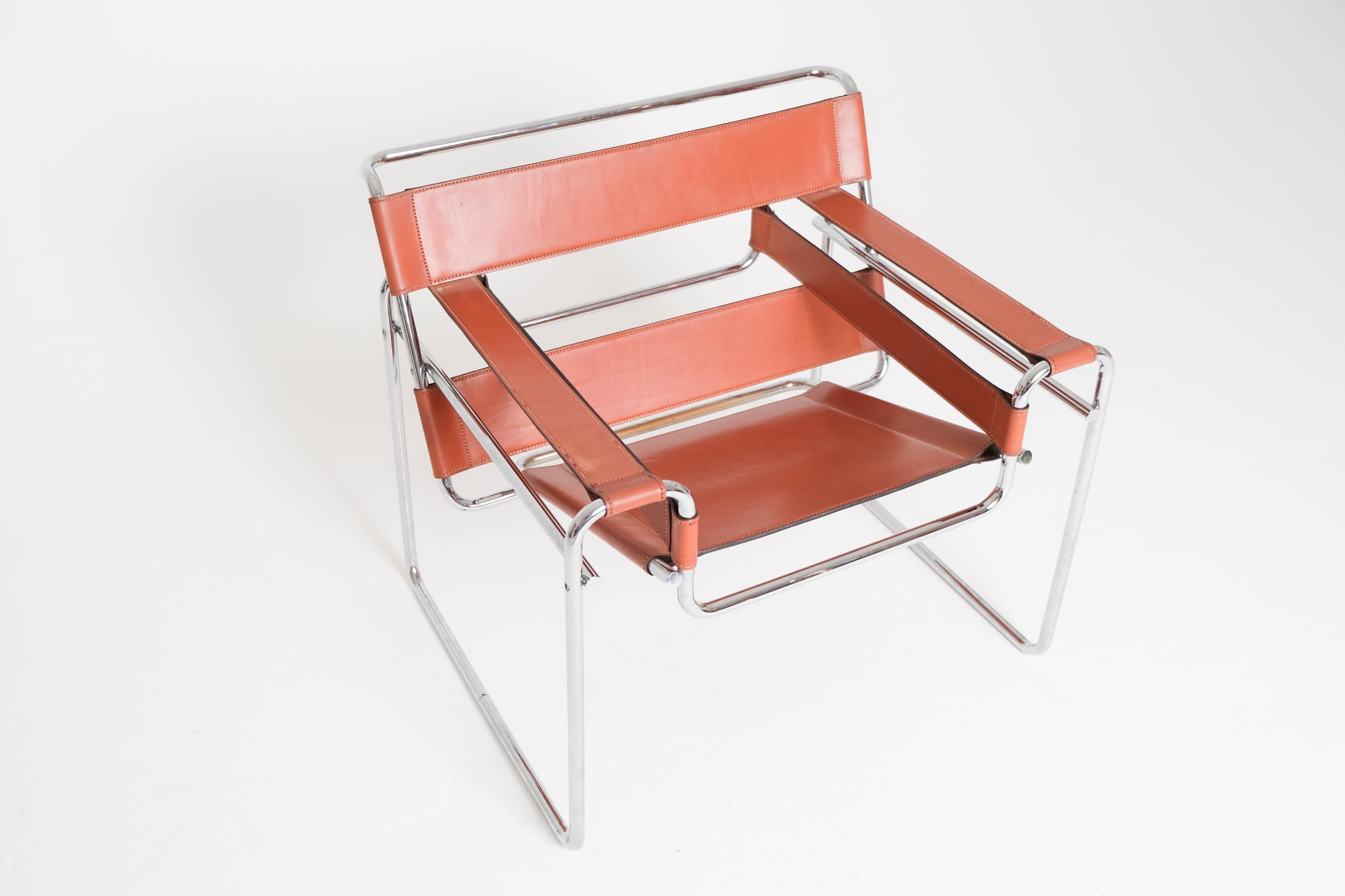 Authentic Cognac Wassily Chair by Marcel Breuer for Gavina, 1960’s Italiano en venta