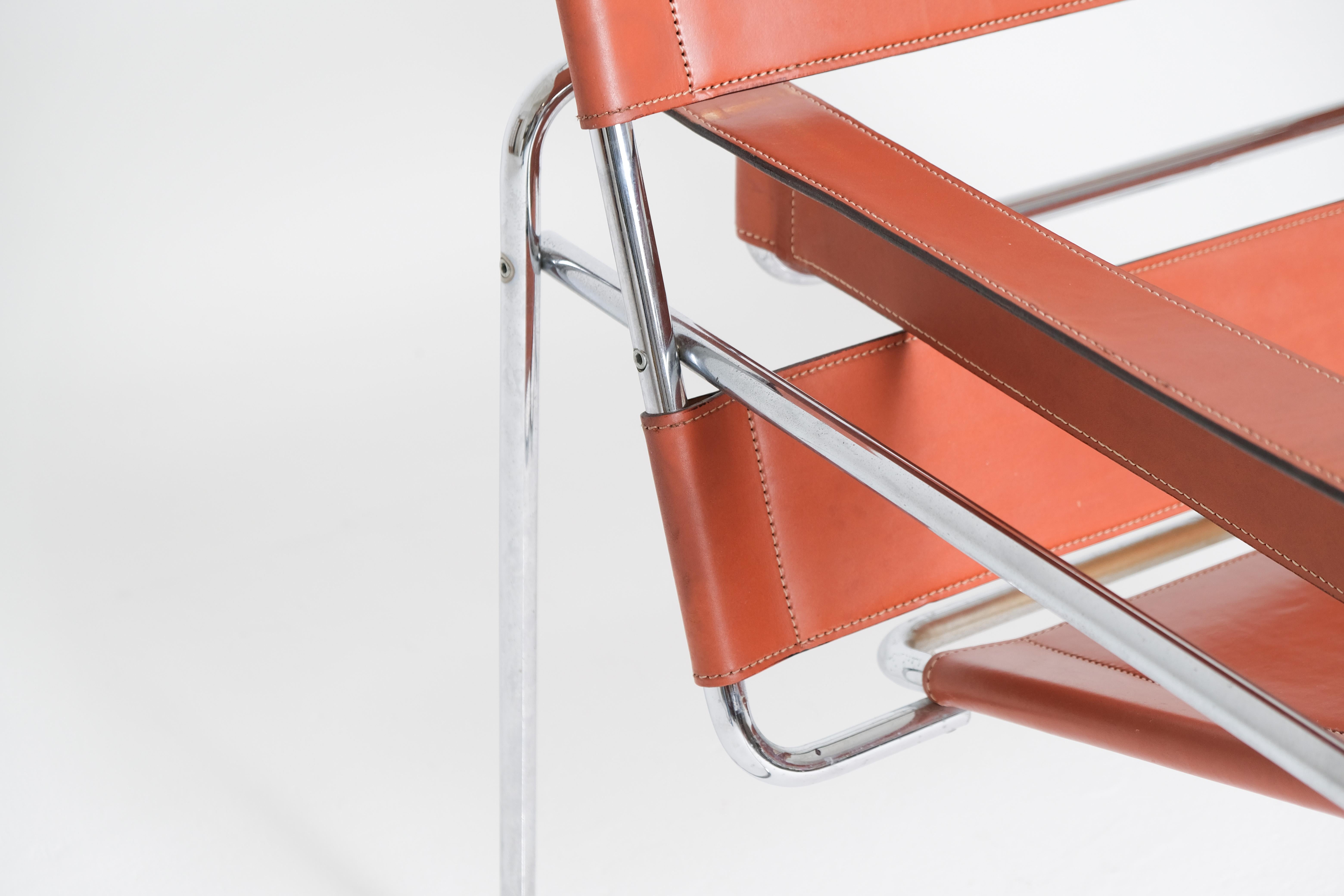 Authentic Cognac Wassily Chair by Marcel Breuer for Gavina, 1960’s Acero en venta