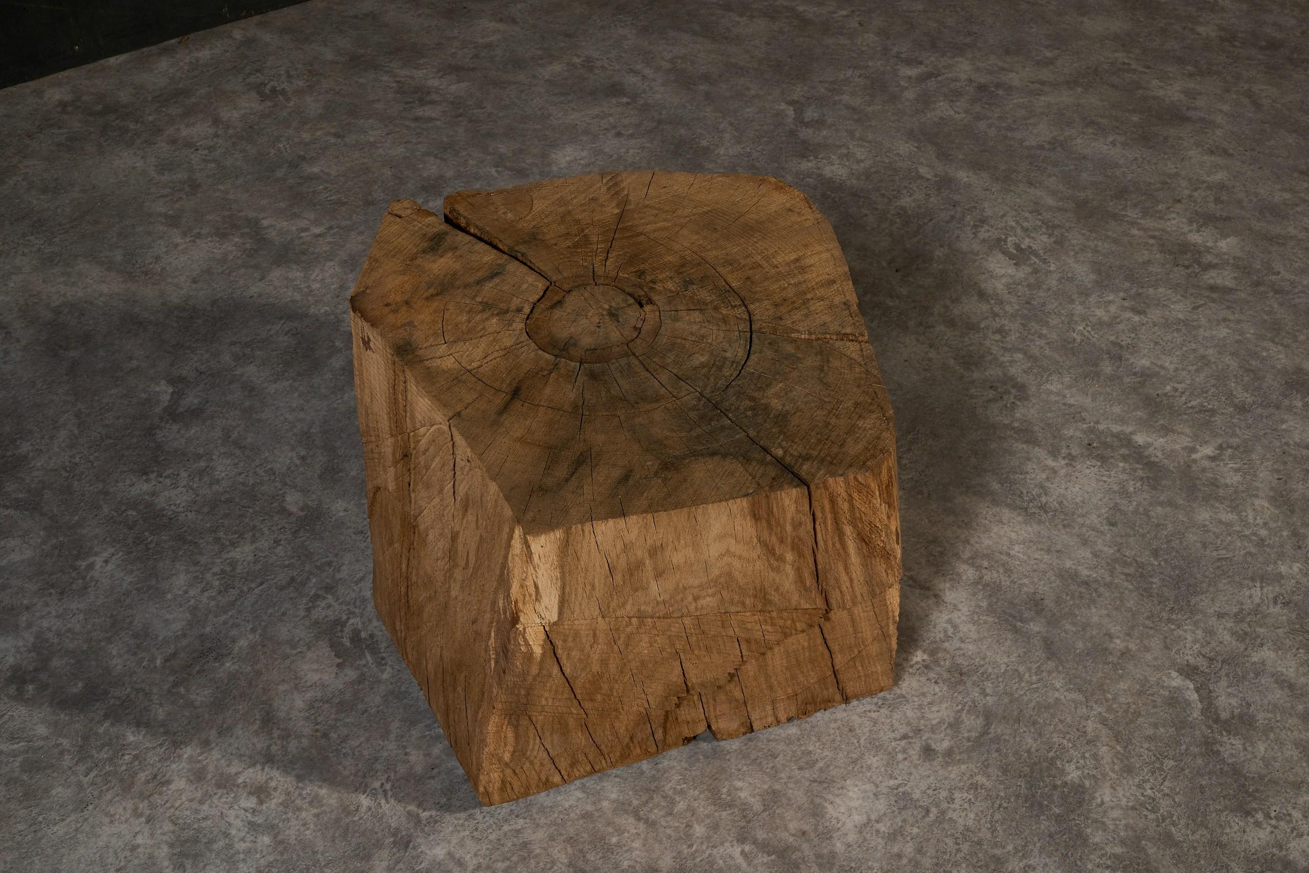 Authentischer Contemporary Brutalist Style Wood Beistelltisch aus massiver Eiche (Brutalismus) im Angebot
