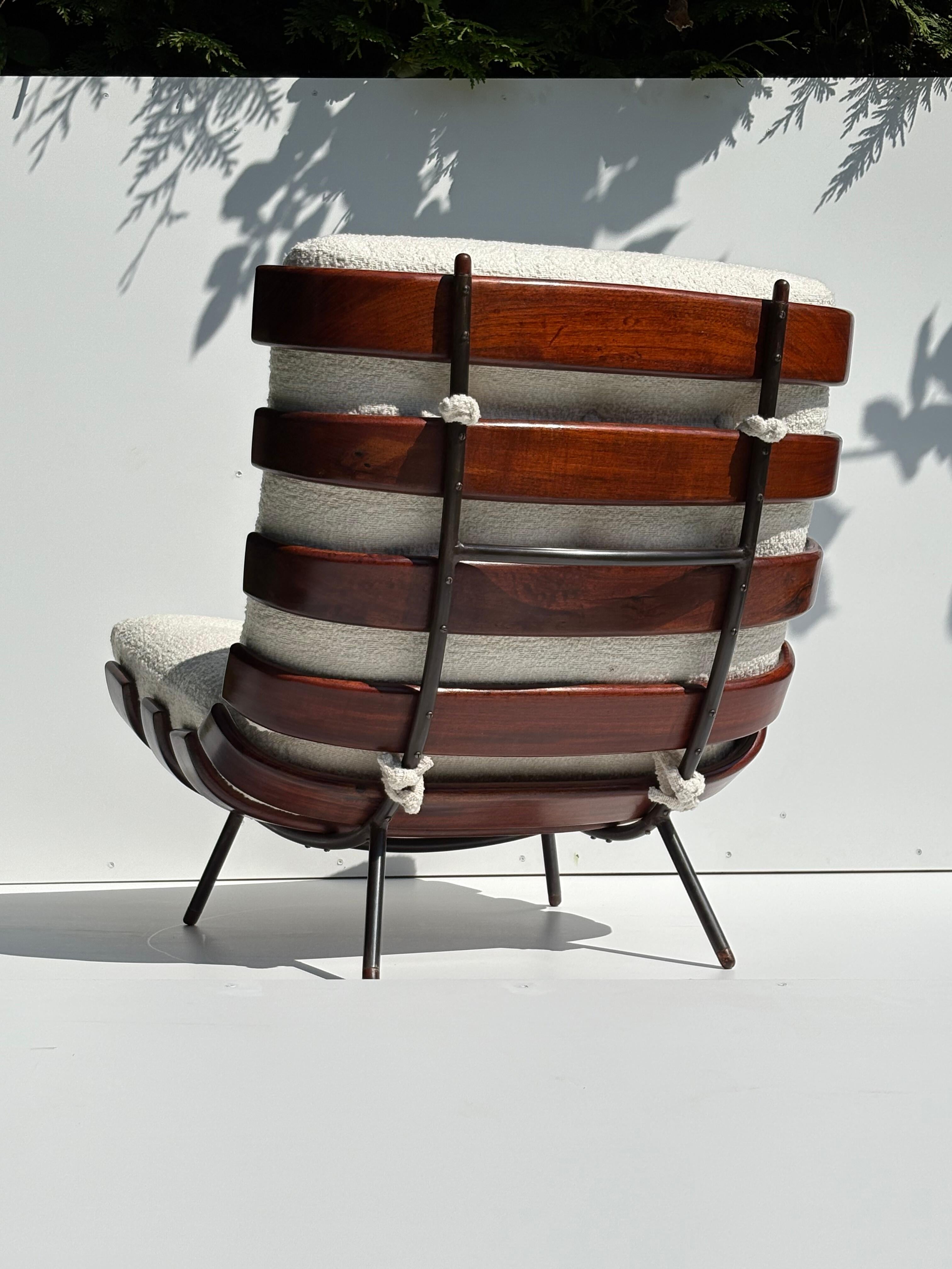 Angeboten wird hier ein äußerst seltener und vollständig authentifizierter Costela (Rib) Lounge Chair von Martin Eisler für Móveis Artesanal, Brasilien, um 1950. Dieses skulpturale Meisterwerk ist ein Wahrzeichen des brasilianischen Designs aus der