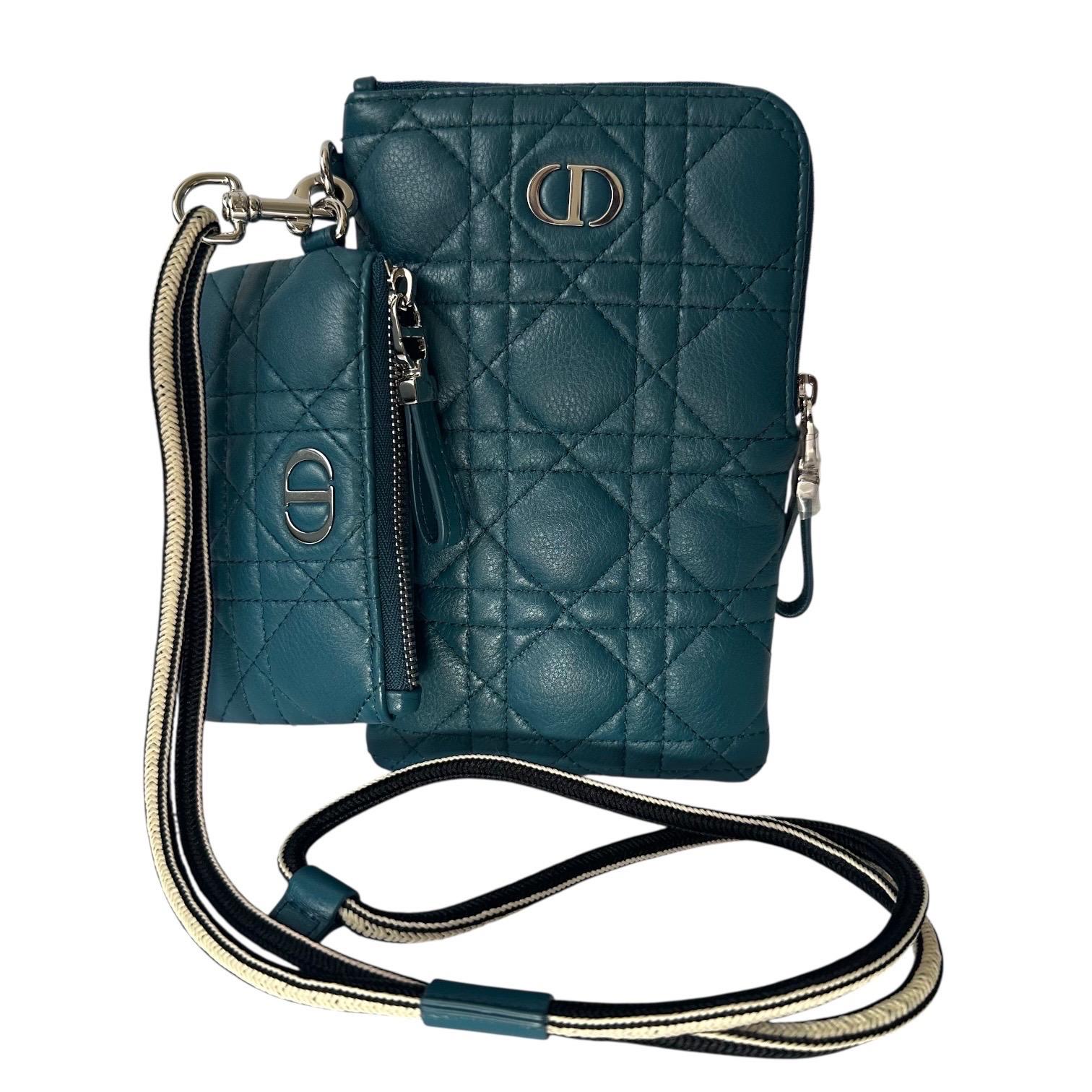 Dior Caro Multifunktions-Pochette in Teal, aus Cannage-Kalbsleder, Handy-Tasche und Geldbörse