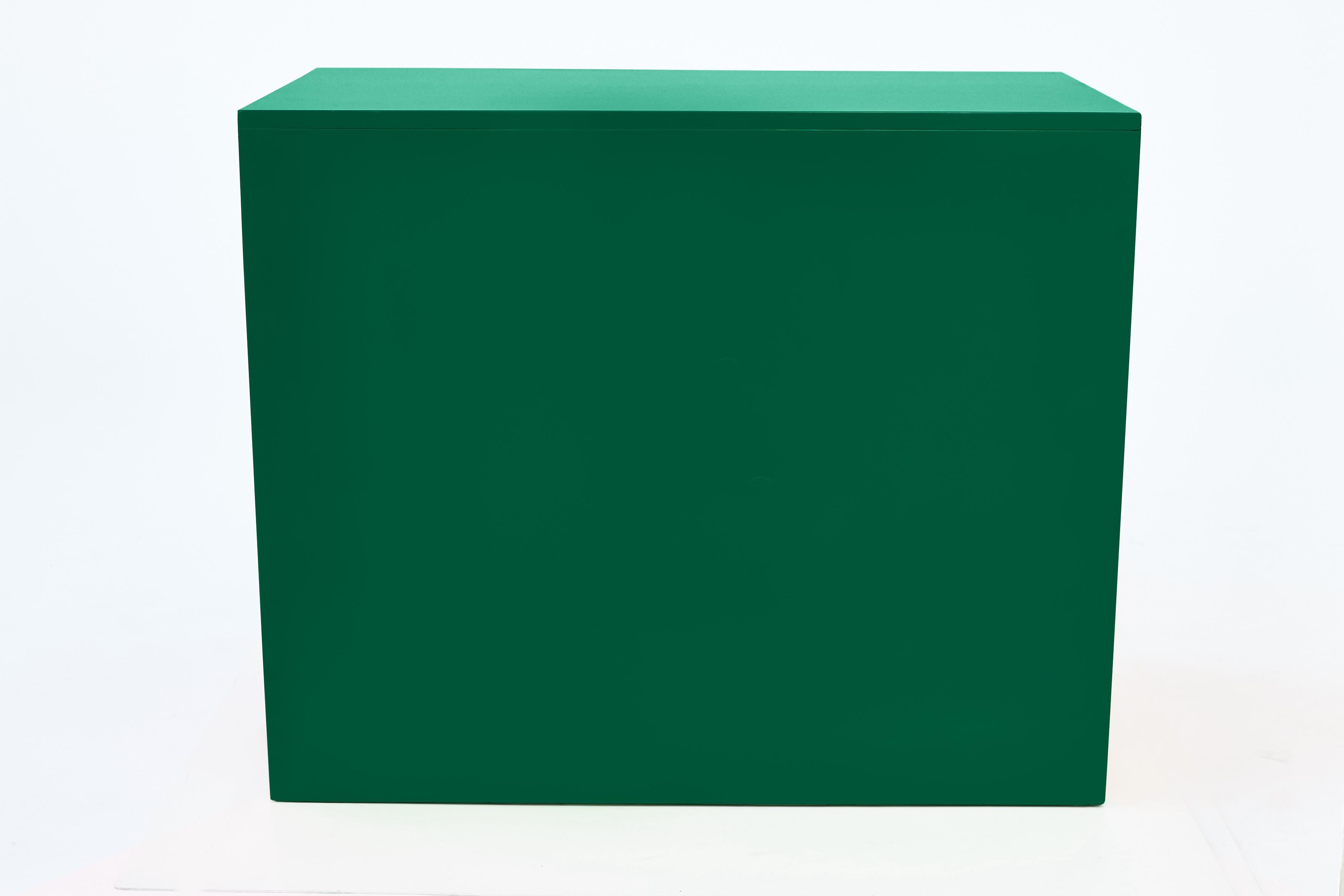 Hollywood Regency Authentic Dorothy Draper Espana Chest in Emerald Green For Sale