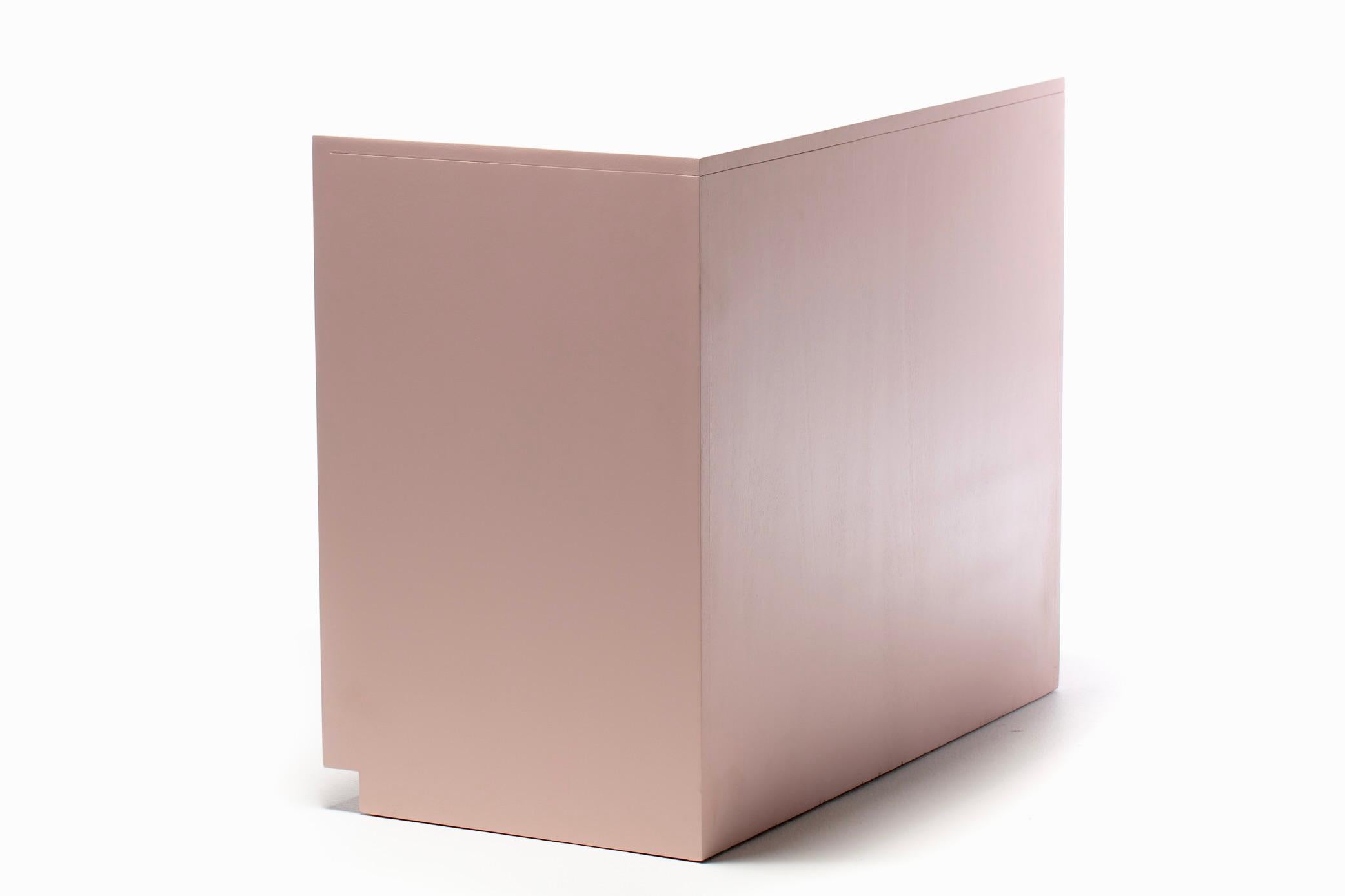 XX secolo Autentica cassapanca Dorothy Draper España laccata in rosa e oro circa 1955 in vendita