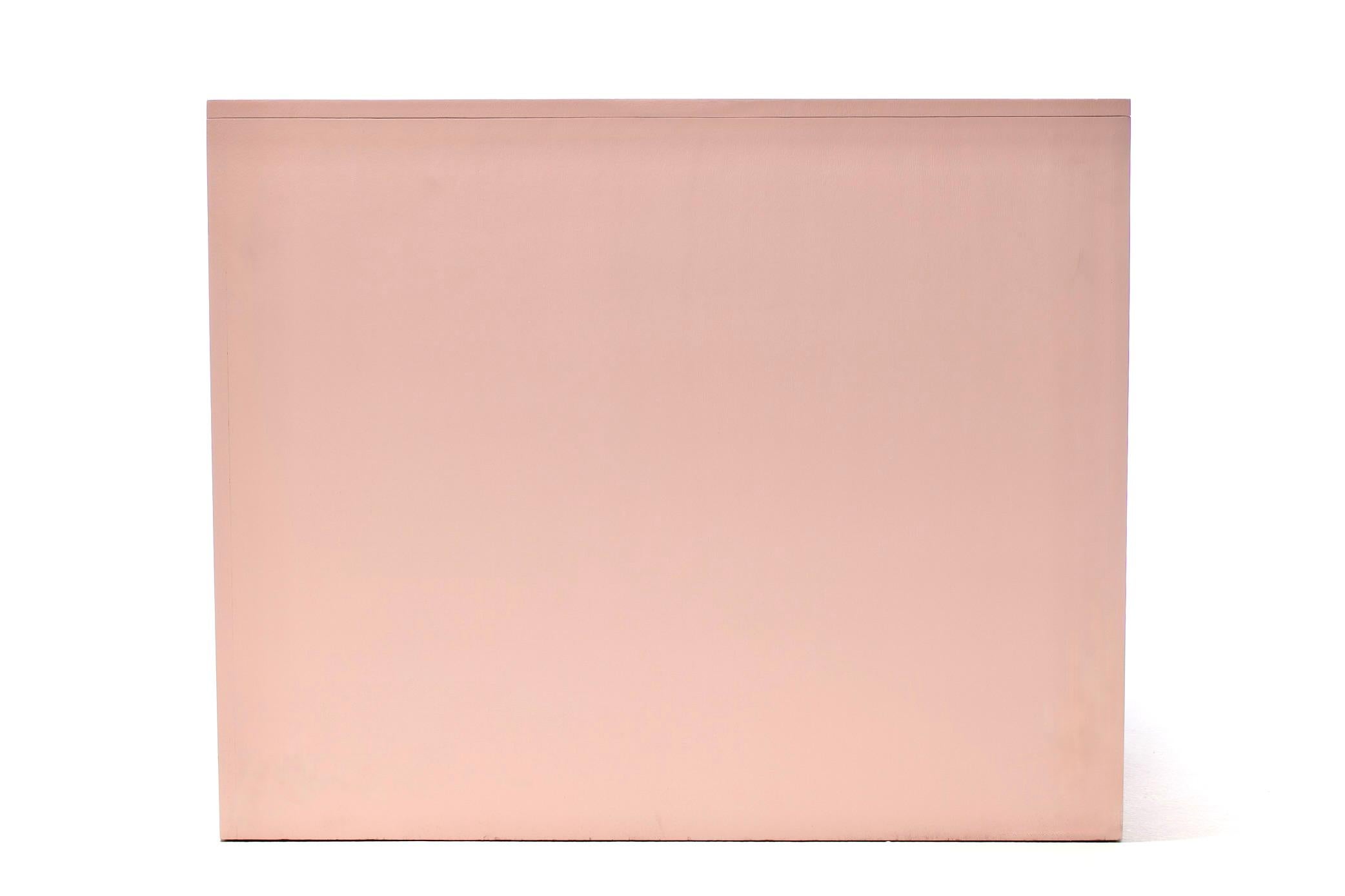 Ottone Autentica cassapanca Dorothy Draper España laccata in rosa e oro circa 1955 in vendita