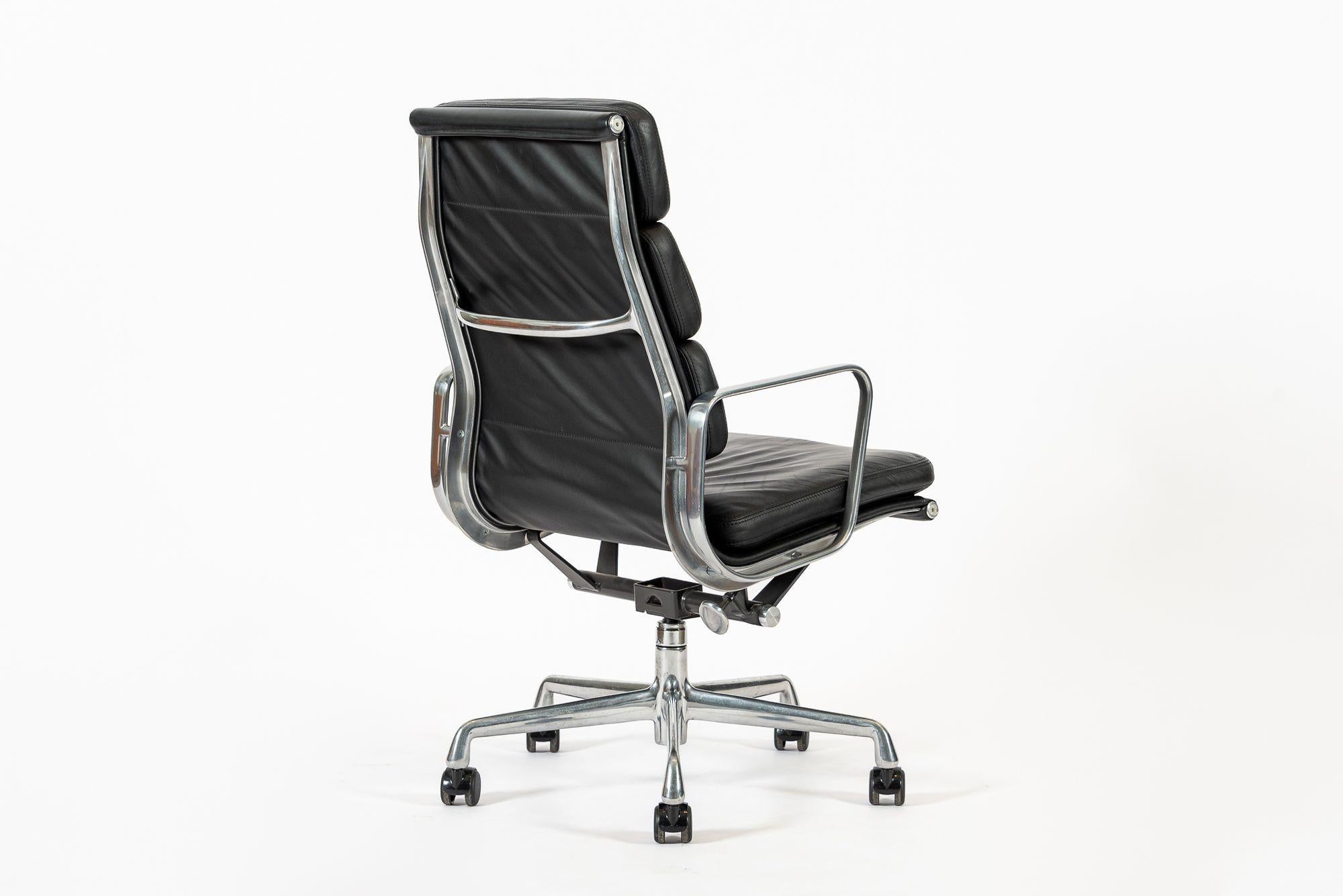 Authentischer Eames Herman Miller Großer Bürostuhl aus schwarzem Leder 2001 im Angebot 5