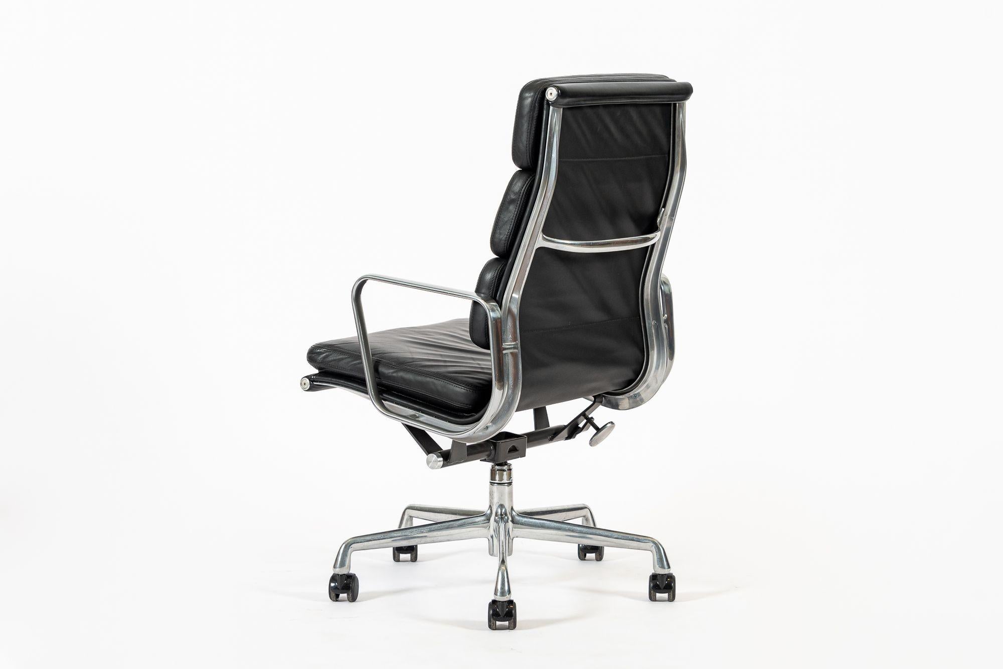 Authentischer Eames Herman Miller Großer Bürostuhl aus schwarzem Leder 2001 im Angebot 6