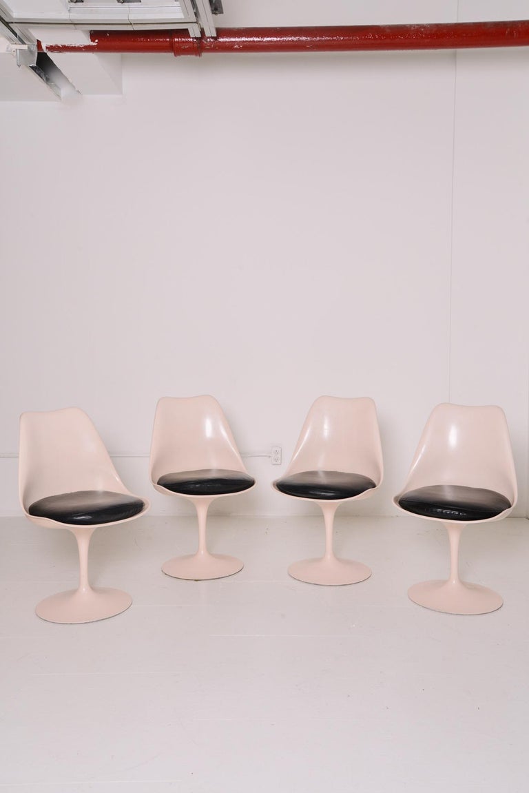 Authentic Early Knoll Eero Saarinen Tulip Chairs in Black Leather Seat