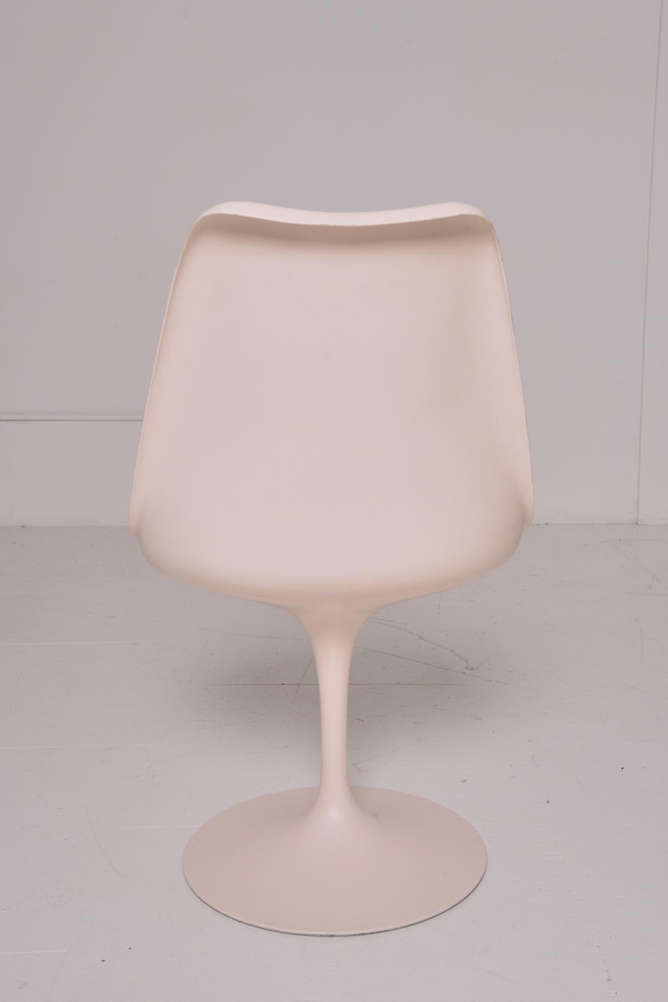 Italian Authentic Early Knoll Eero Saarinen Tulip Chairs in Black Leather Seat Cushion
