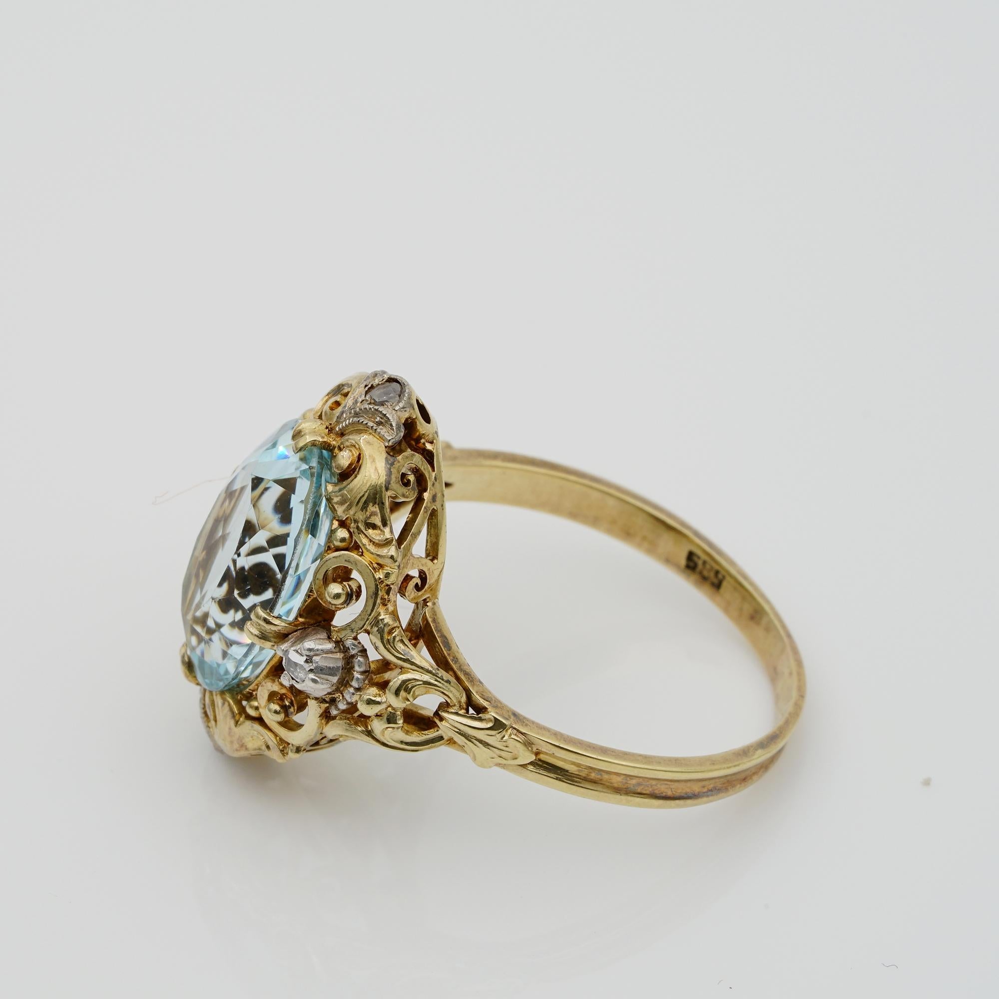 Women's or Men's Authentic Edwardian 4.70 Carat Natural Aquamarine Diamond Rare Ring For Sale
