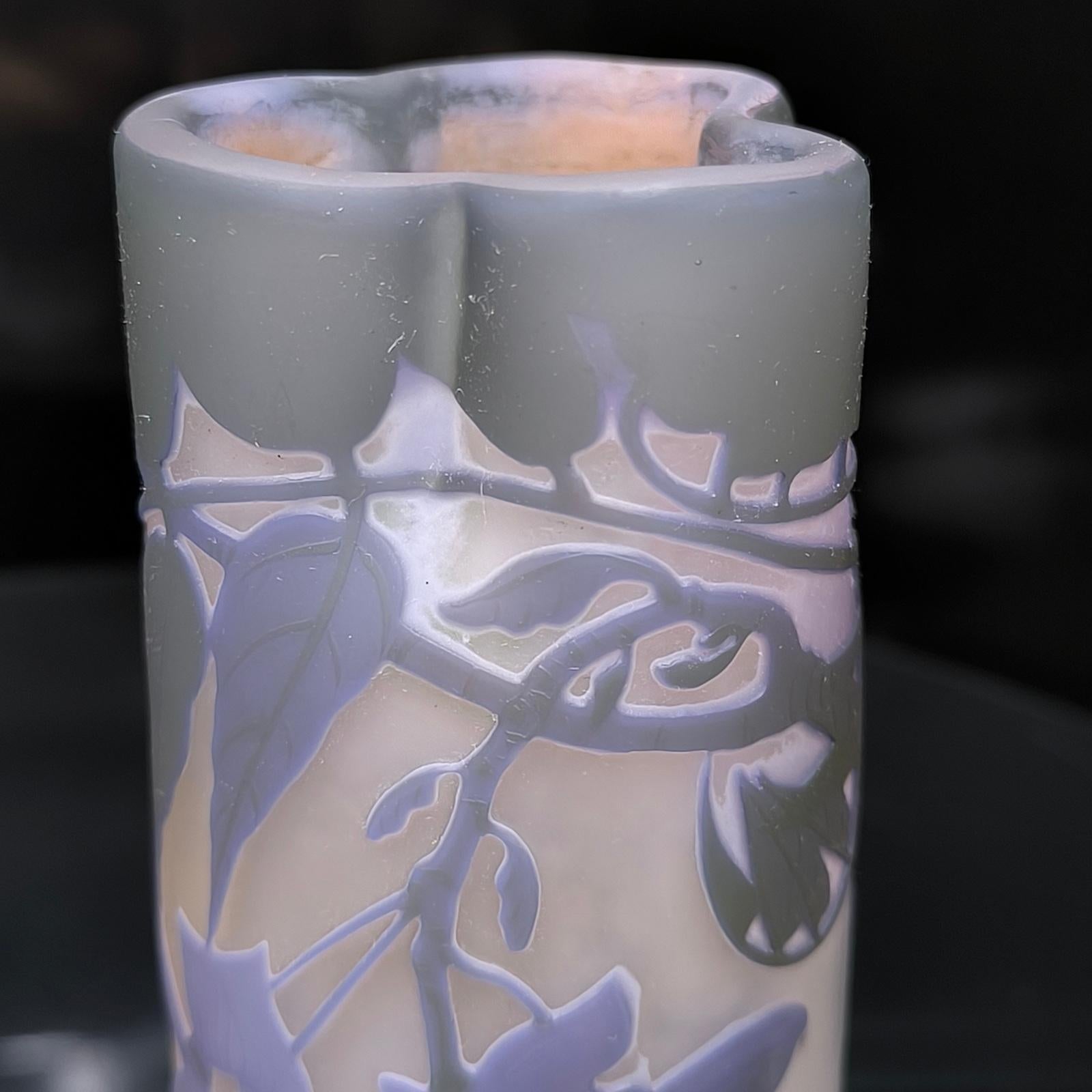 Autentico vaso Émile Gallé Art Nouveau con motivo a glicine, circa 1910 in vendita 7