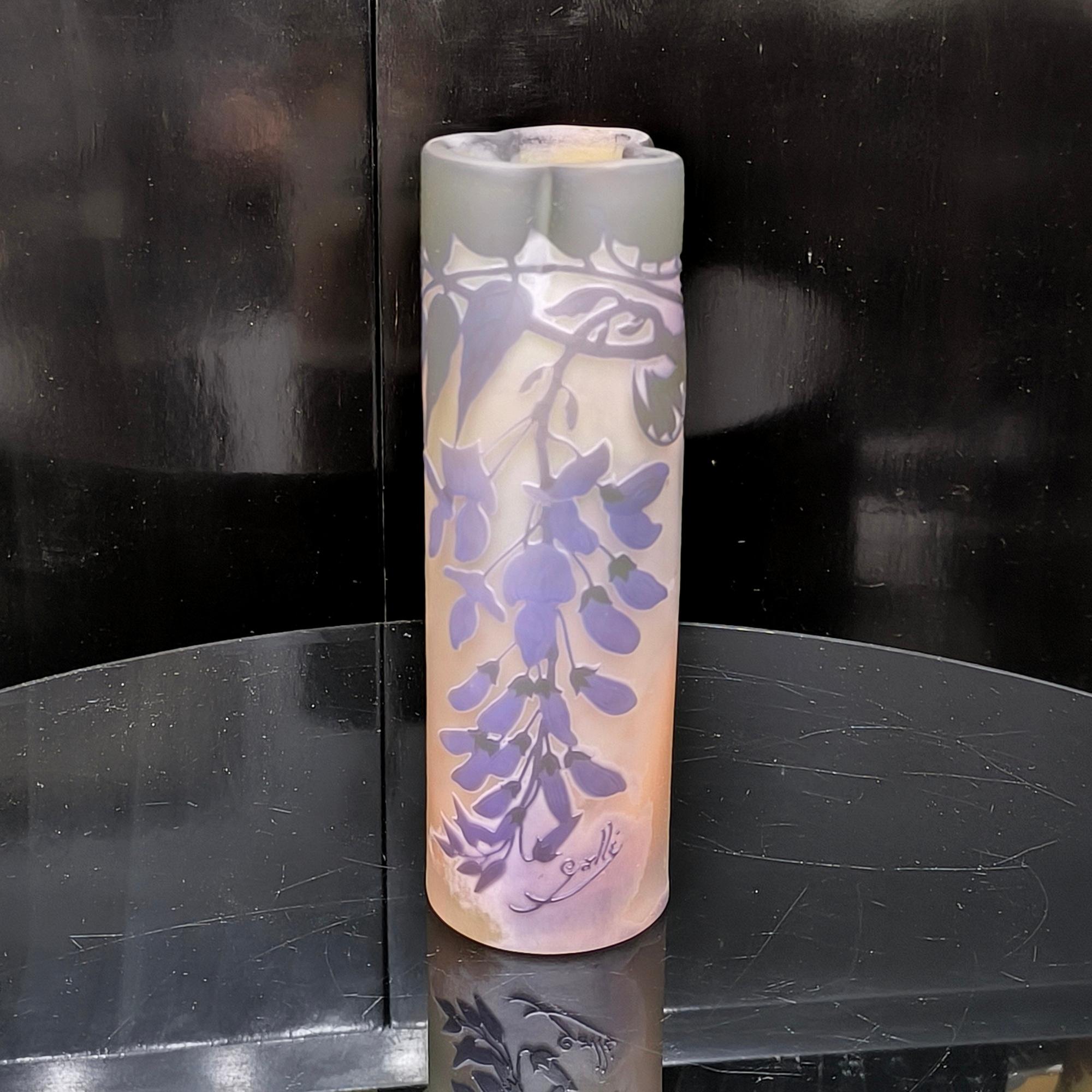 Autentico vaso Émile Gallé Art Nouveau con motivo a glicine, circa 1910 In condizioni ottime in vendita a Bochum, NRW