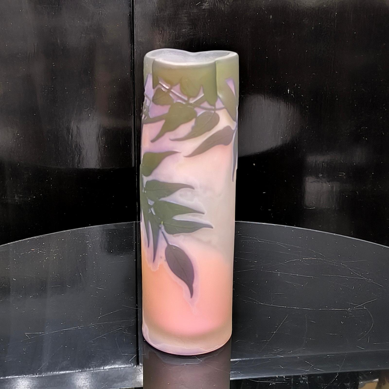 Vetro Autentico vaso Émile Gallé Art Nouveau con motivo a glicine, circa 1910 in vendita
