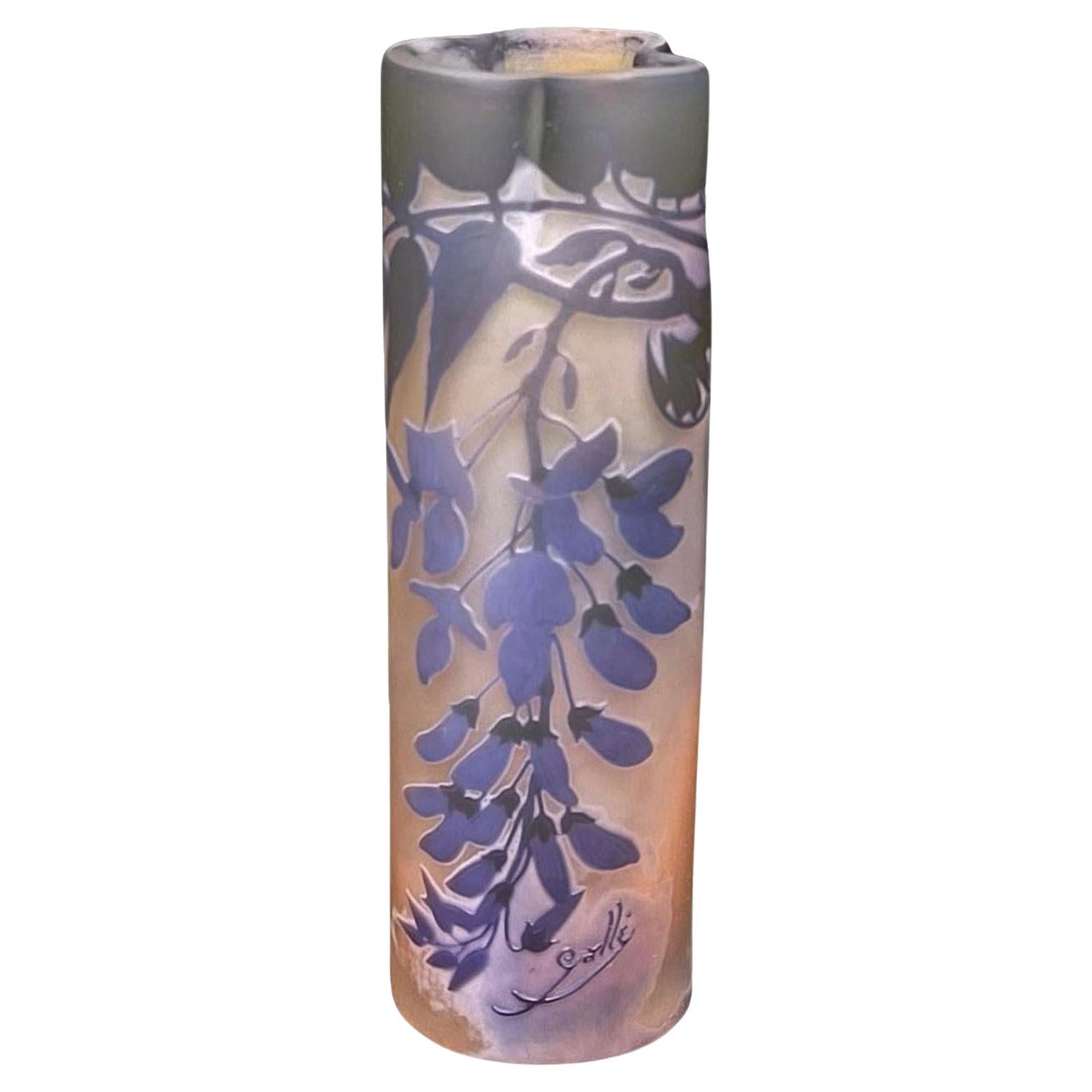 Autentico vaso Émile Gallé Art Nouveau con motivo a glicine, circa 1910 in vendita