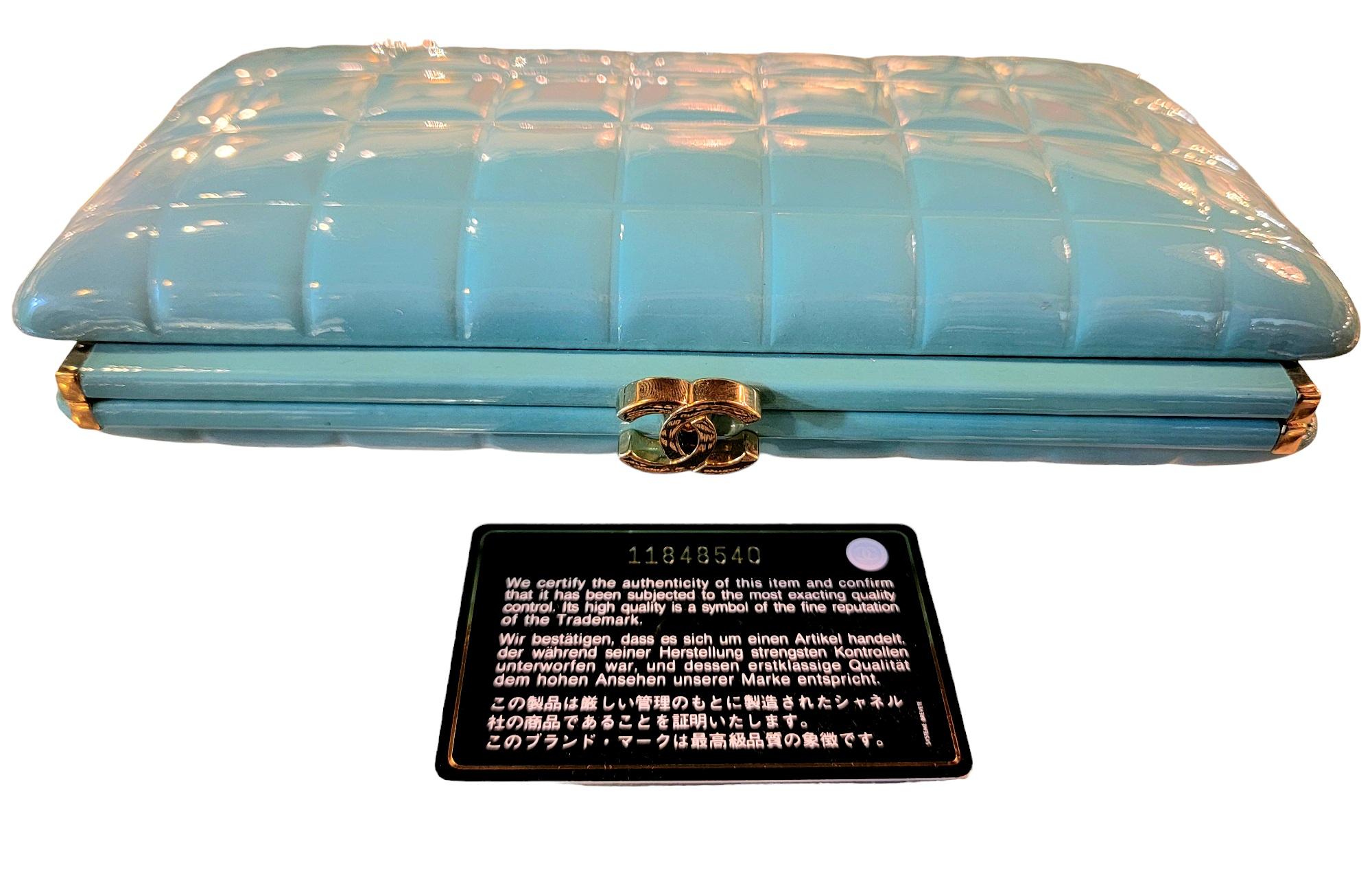 Authentic Enamel Chanel Turquios Clutch In Good Condition In Pasadena, CA