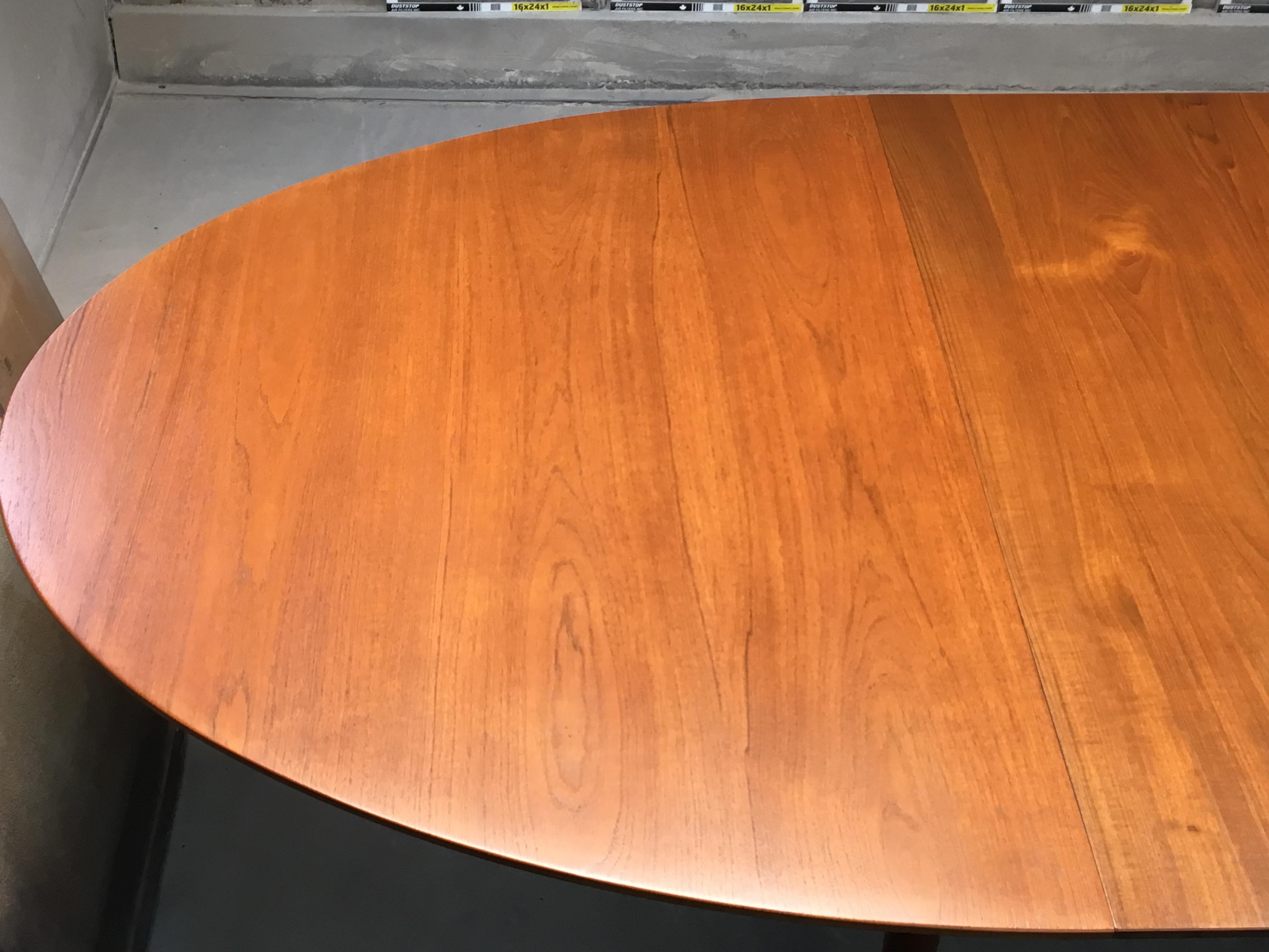 Authentic Finn Juhl Judas Table for Niels Vodder in Teak In Good Condition For Sale In Victoria, BC