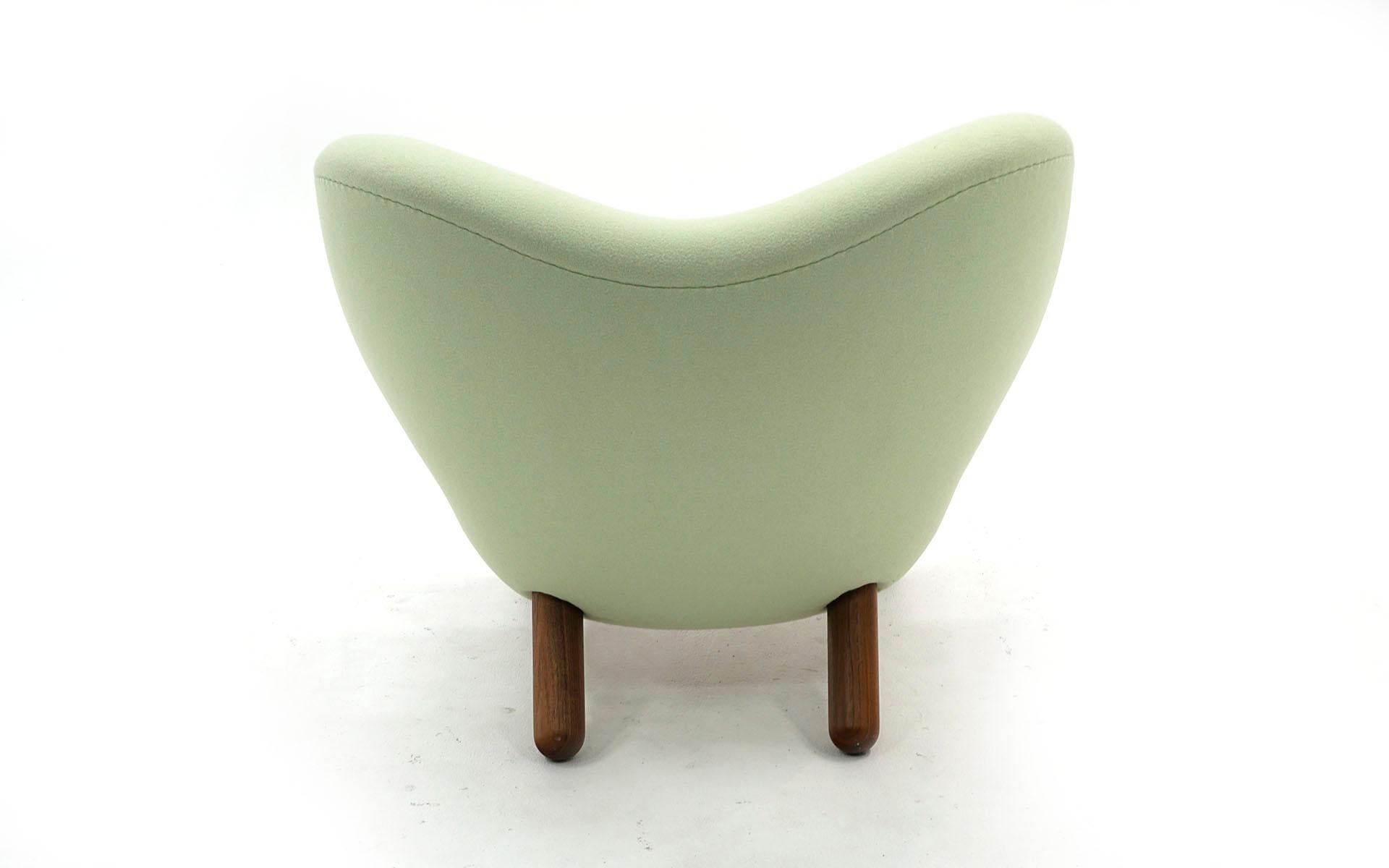 Authentic Finn Juhl Pelican Chair by Onecollection, Denmark, Light Mint Green In Good Condition In Kansas City, MO