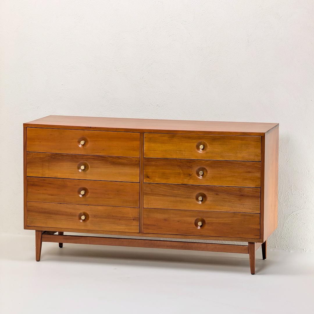 Una rara credenza a otto cassetti in legno massiccio di mirto della Tasmania di Fred Lowen per Fler, Australia, 1958

Una credenza a otto cassetti davvero eccezionale di Fred Lowen, una delle figure fondamentali del modernismo australiano. Disegnato