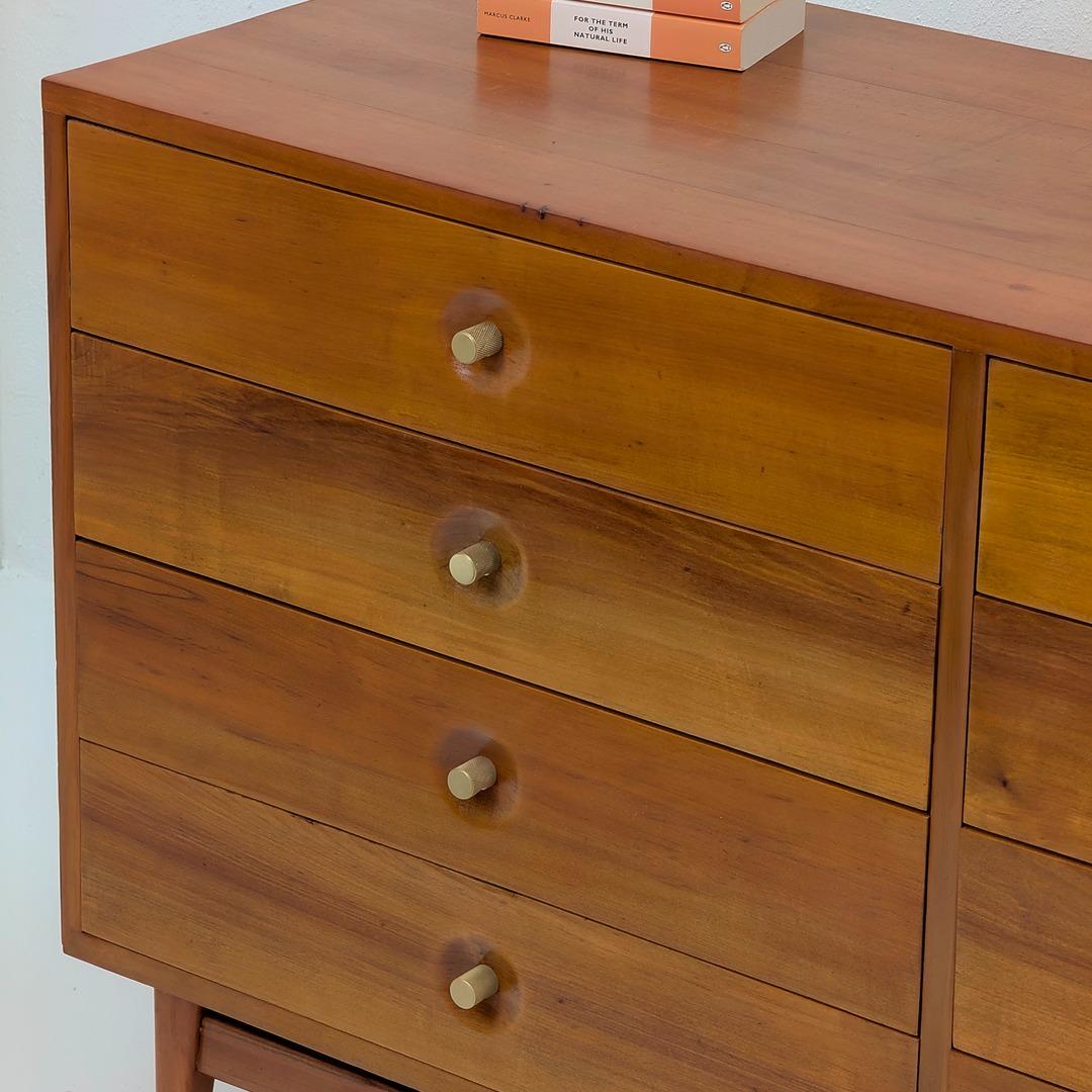 Australiano Autentico: Fred Lowen per Fler Comò a otto cassetti / Credenza (1958) in vendita