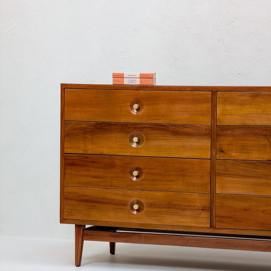 Fatto a mano Autentico: Fred Lowen per Fler Comò a otto cassetti / Credenza (1958) in vendita
