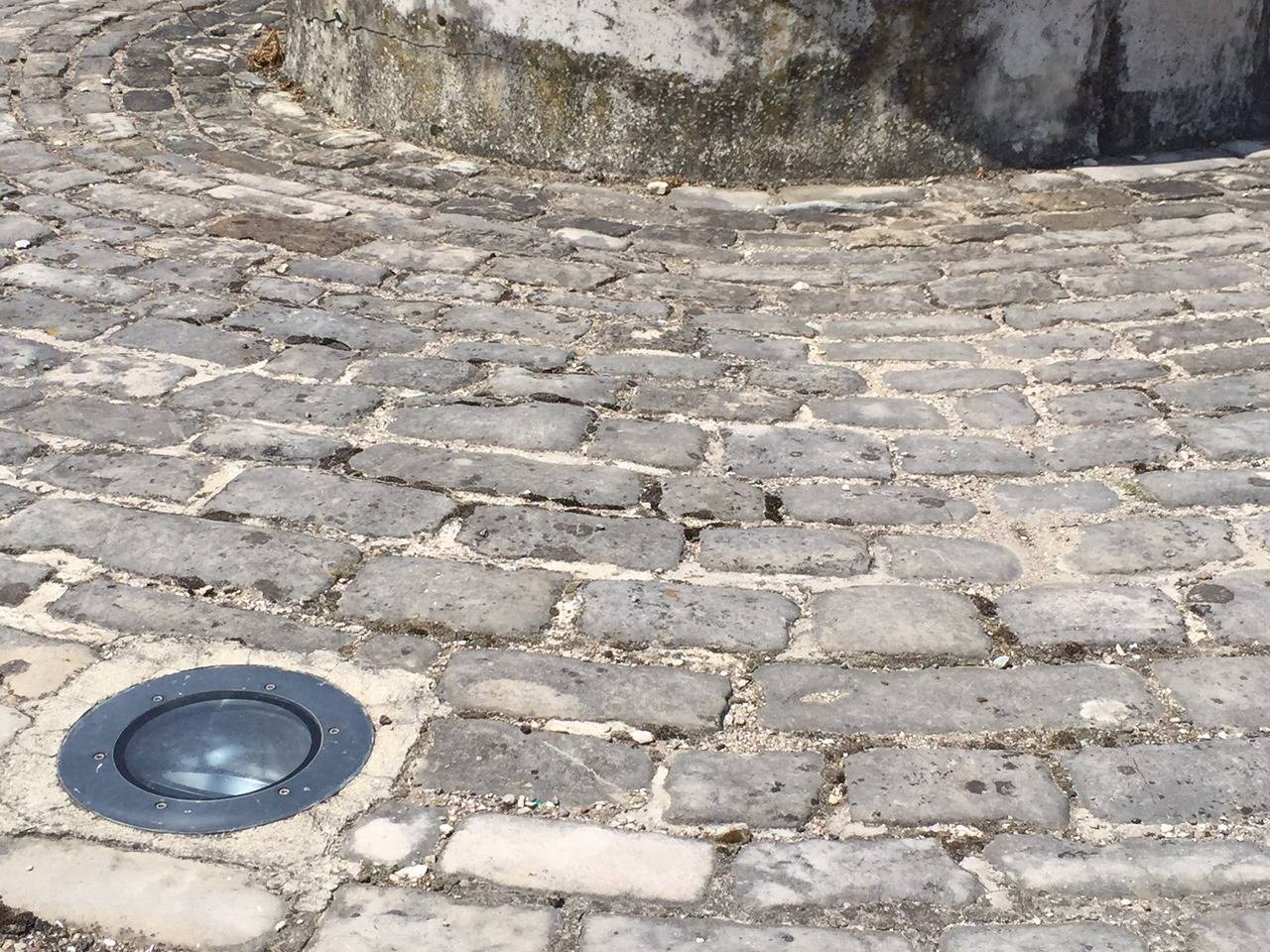 Authentic French Antique Cobblestone 17th Century, Paris, France In Good Condition For Sale In LOS ANGELES, CA