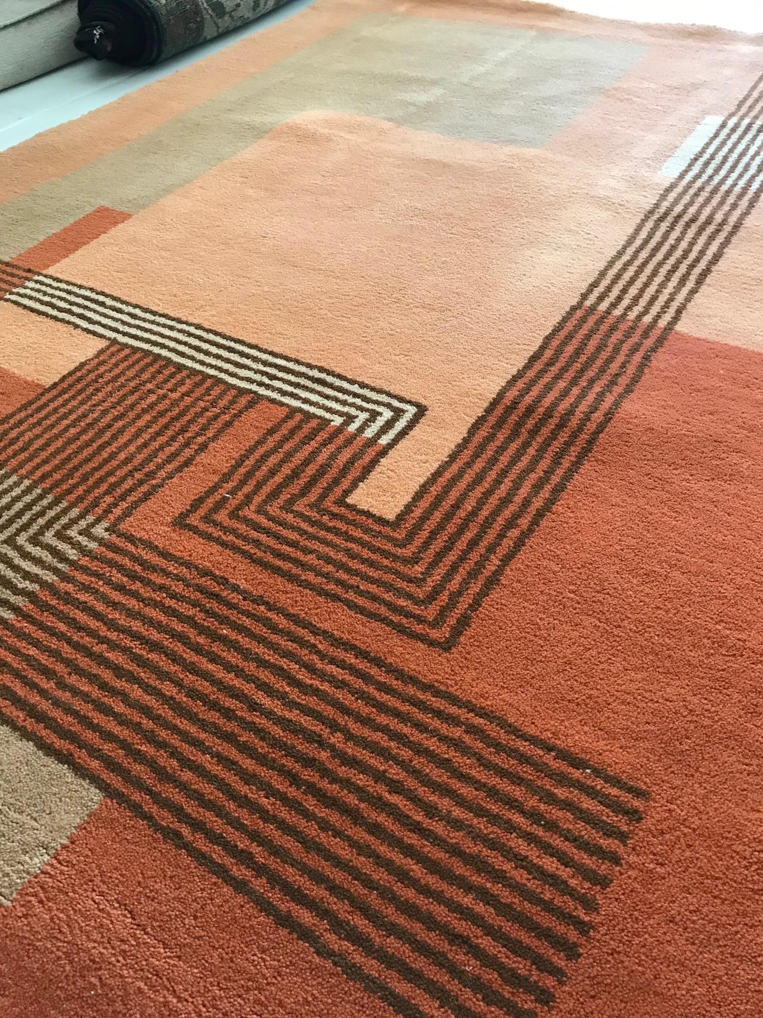 Authentic French Art Deco orange handmade wool rug
What makes Art Deco rugs so special in the eyes of art collectors and interior designers is undoubtedly a great diversity of their styles. You can easily find an Art Deco rug that will perfectly