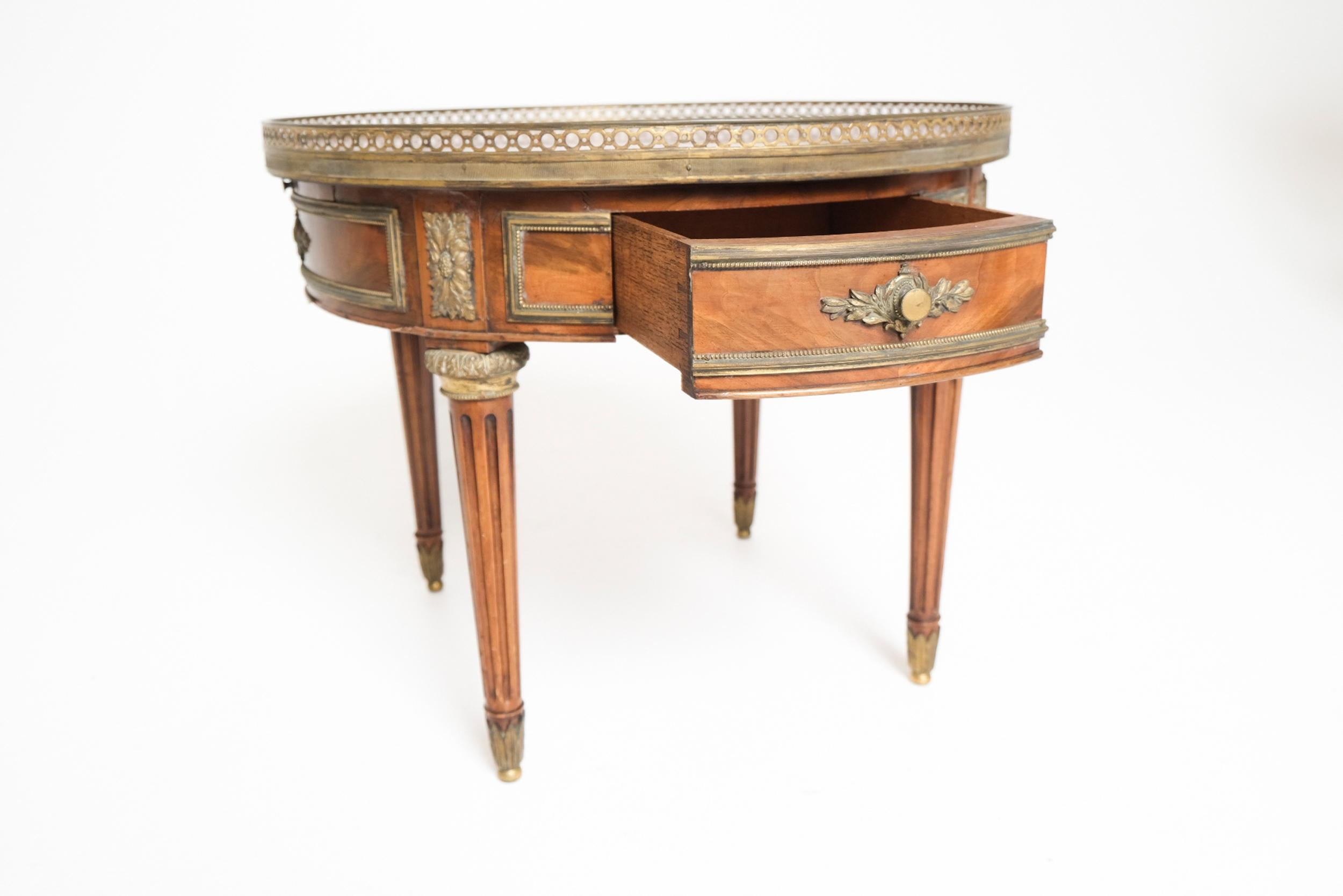 Authentic French Louis XVI Round Mahogany Gueridon Table with Marble top en venta 2