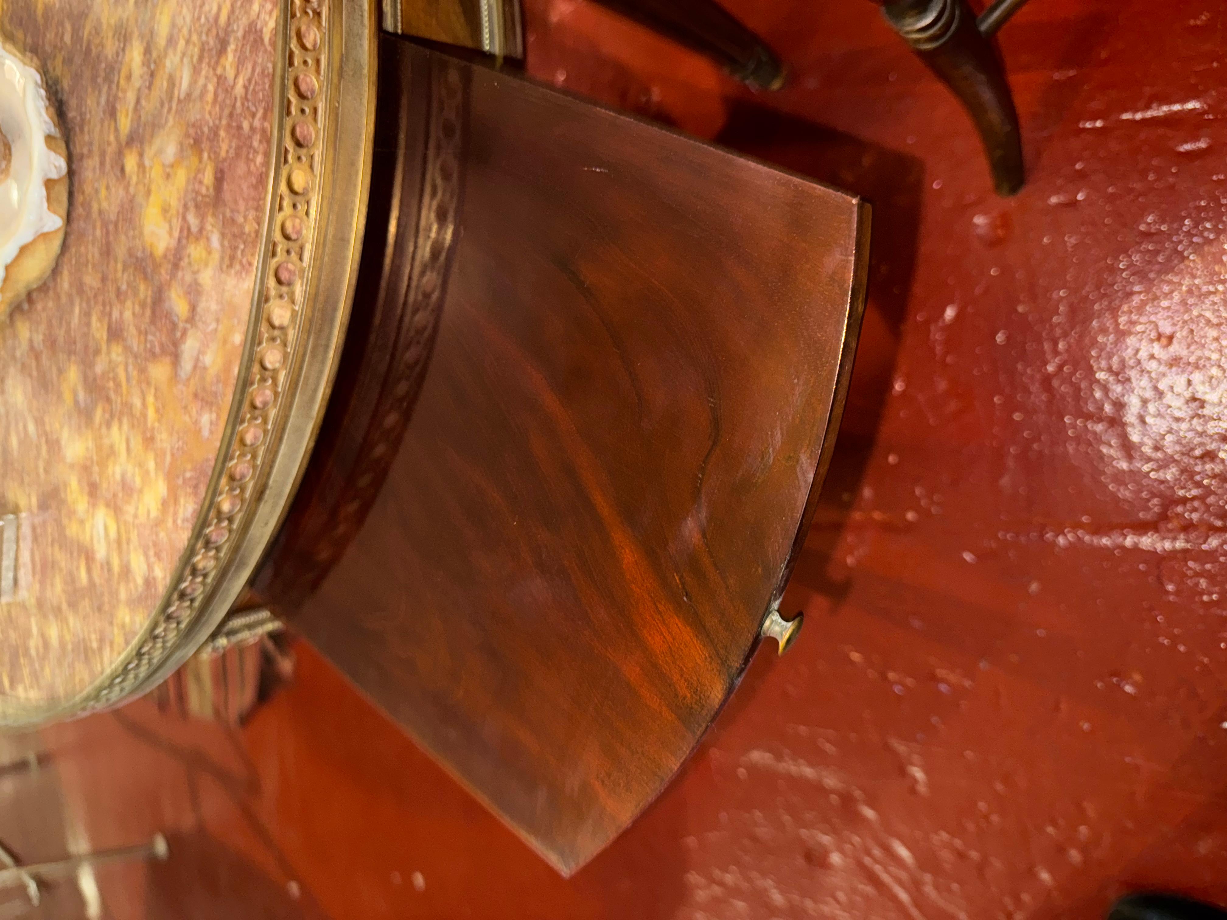 Authentic French Louis XVI Round Mahogany Gueridon Table with Marble top en venta 3