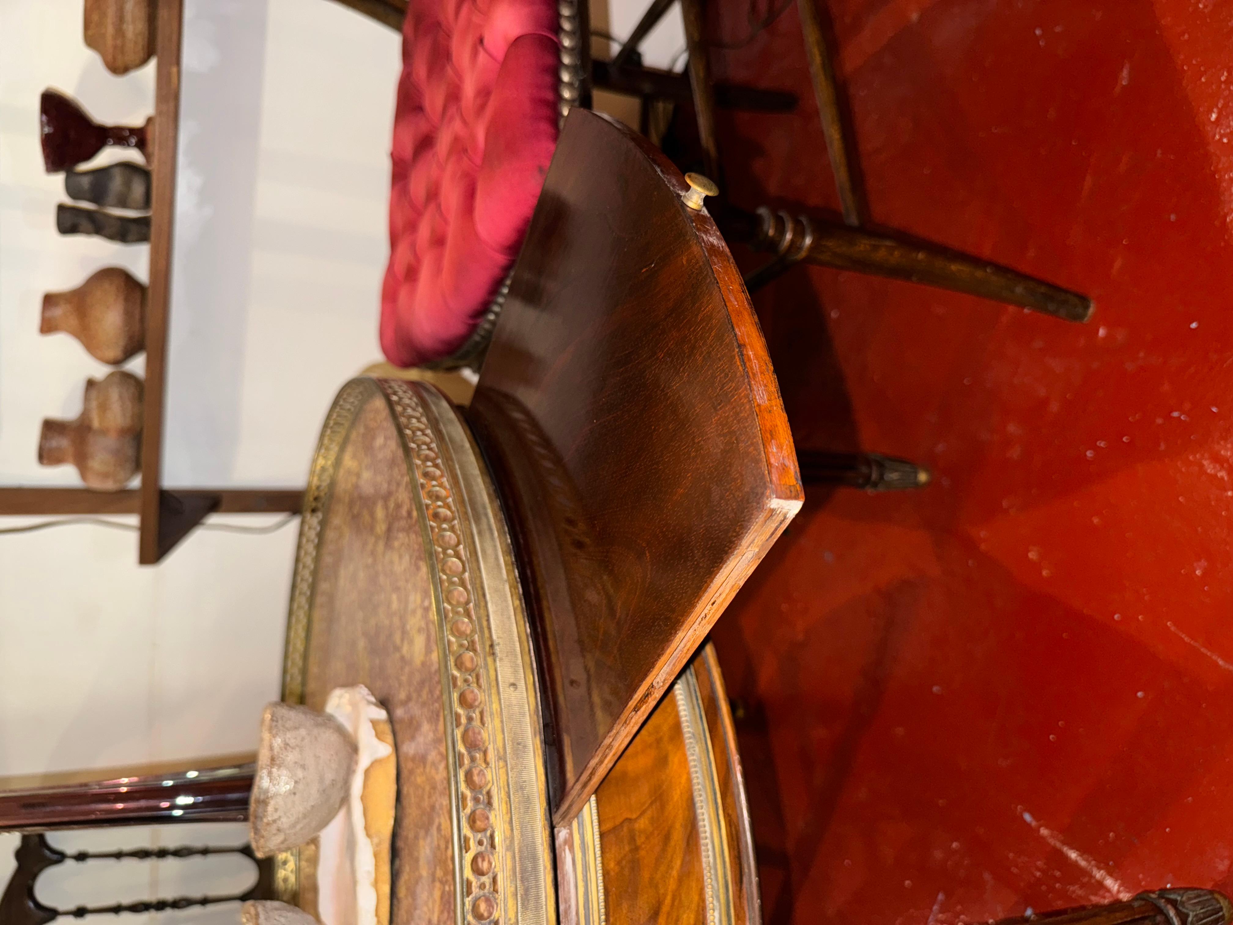 Authentic French Louis XVI Round Mahogany Gueridon Table with Marble top en venta 4