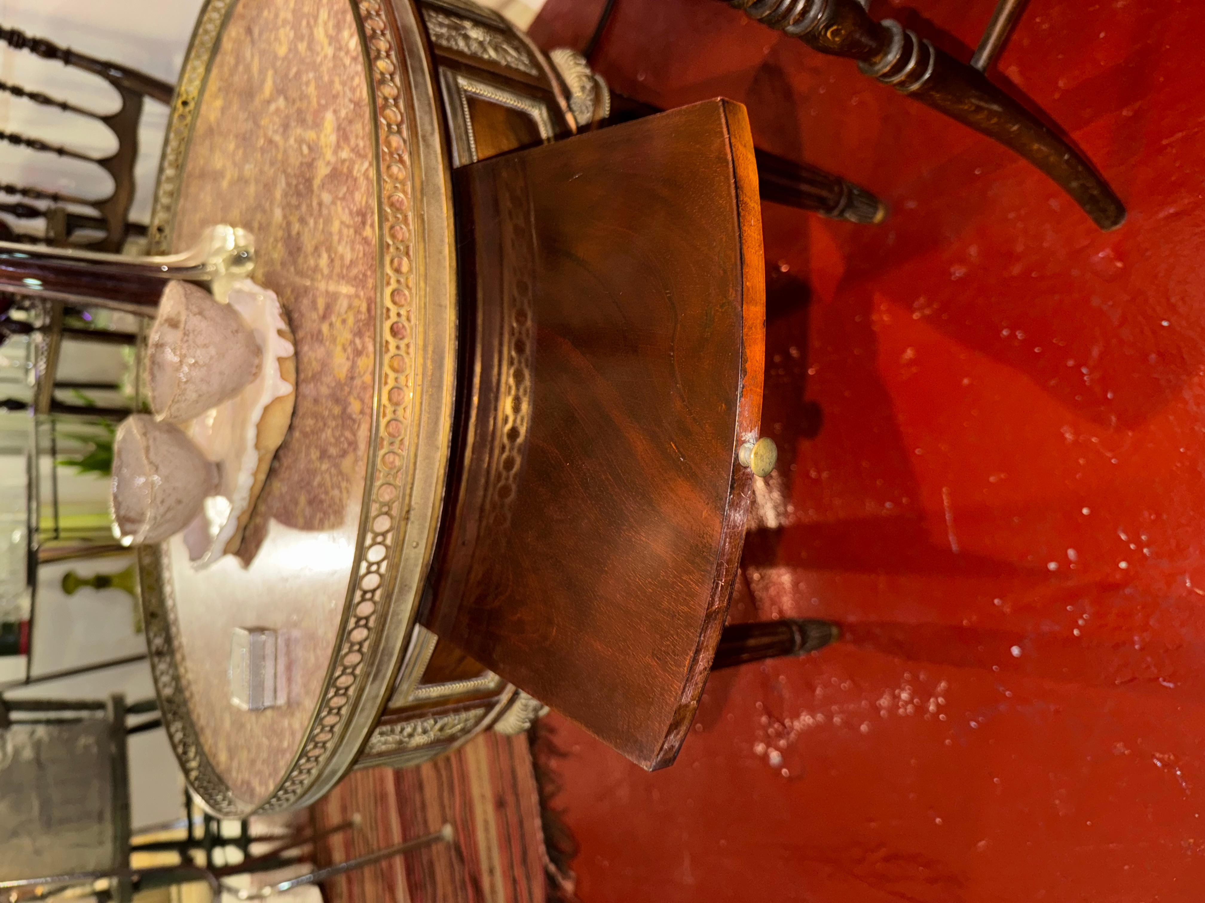 Authentic French Louis XVI Round Mahogany Gueridon Table with Marble top en venta 5