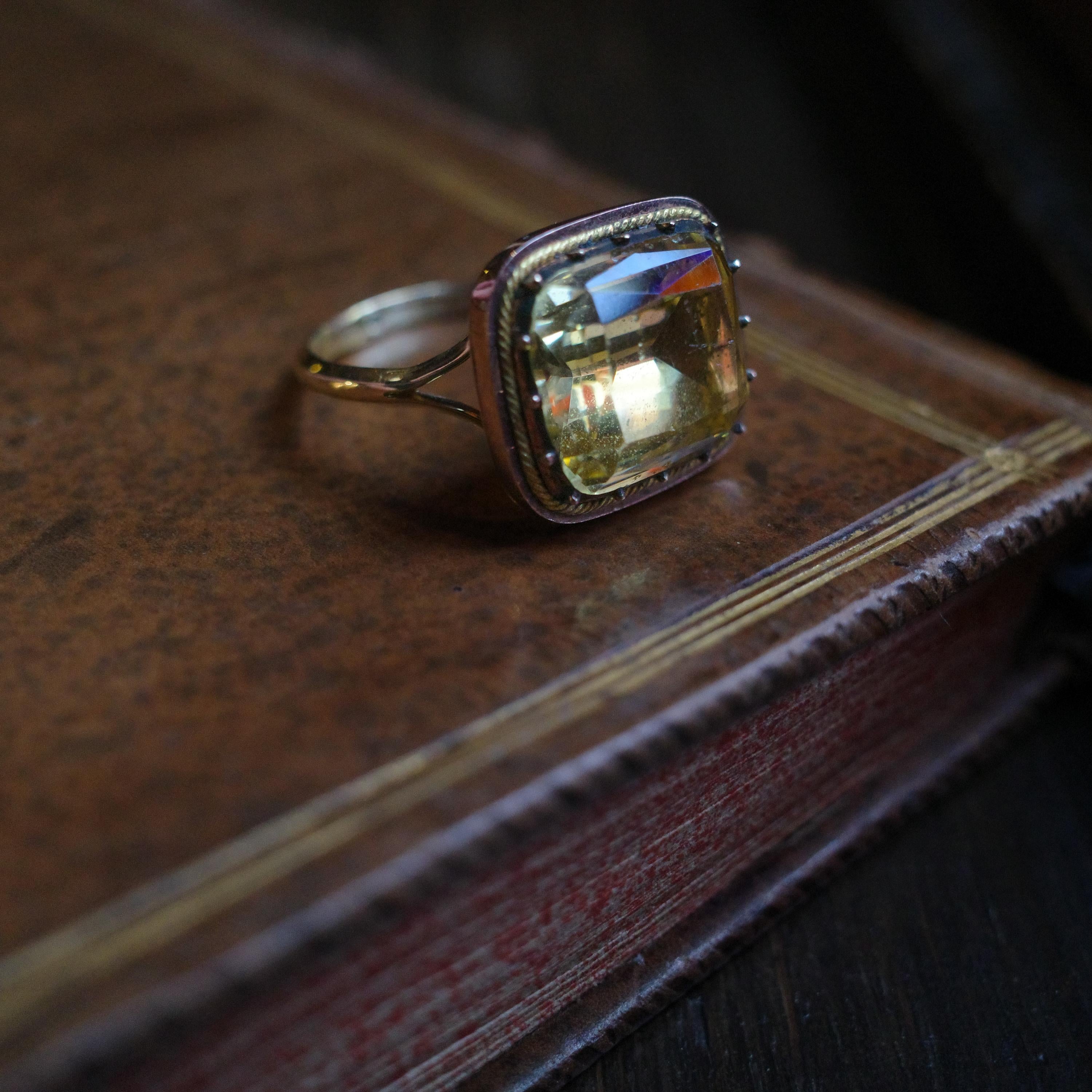 Authentic Georgian 18K Gold & Paste Citrine Ring — Rare Large-Scale Size 9 en vente 6