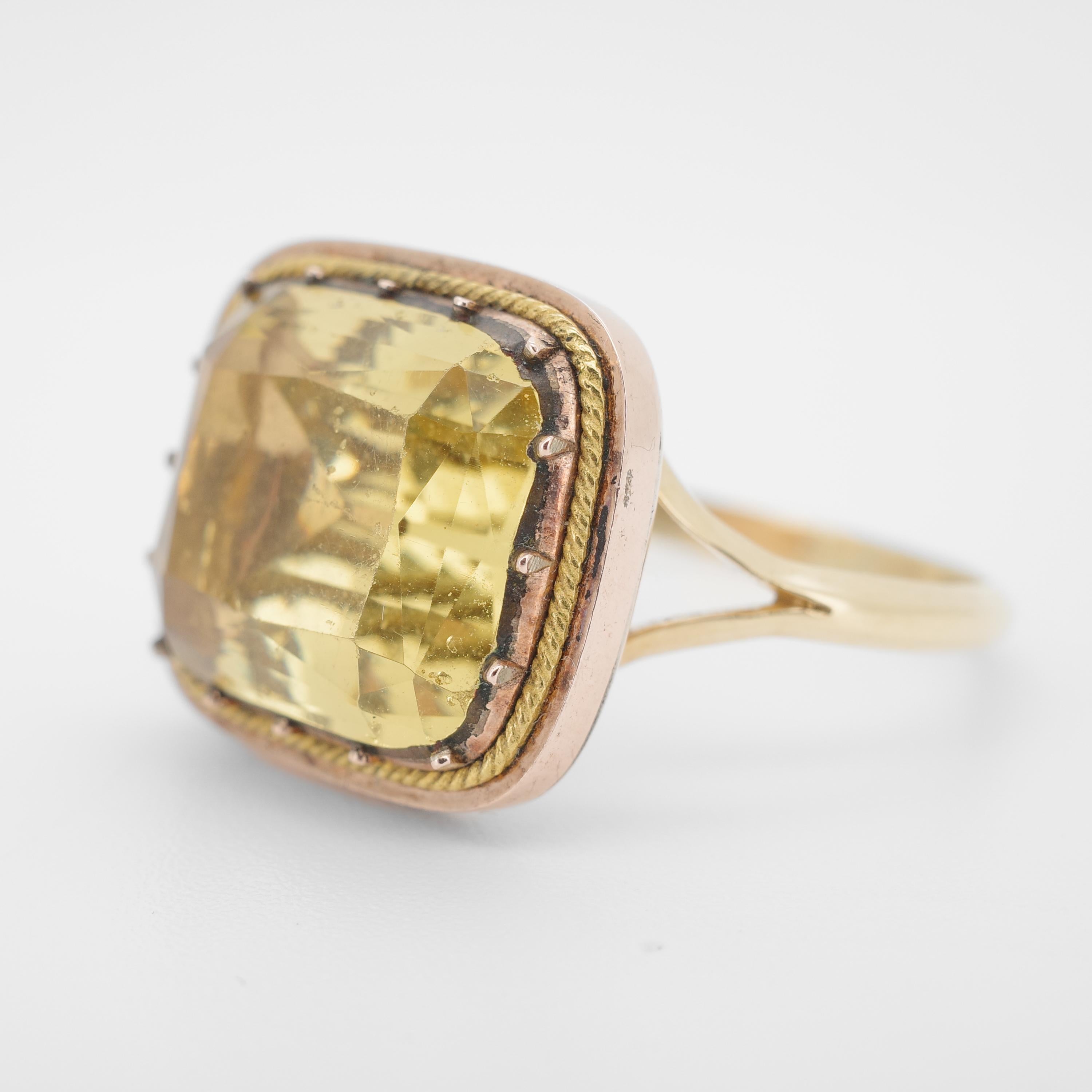 Authentic Georgian 18K Gold & Paste Citrine Ring — Rare Large-Scale Size 9 Excellent état - En vente à Northampton, MA