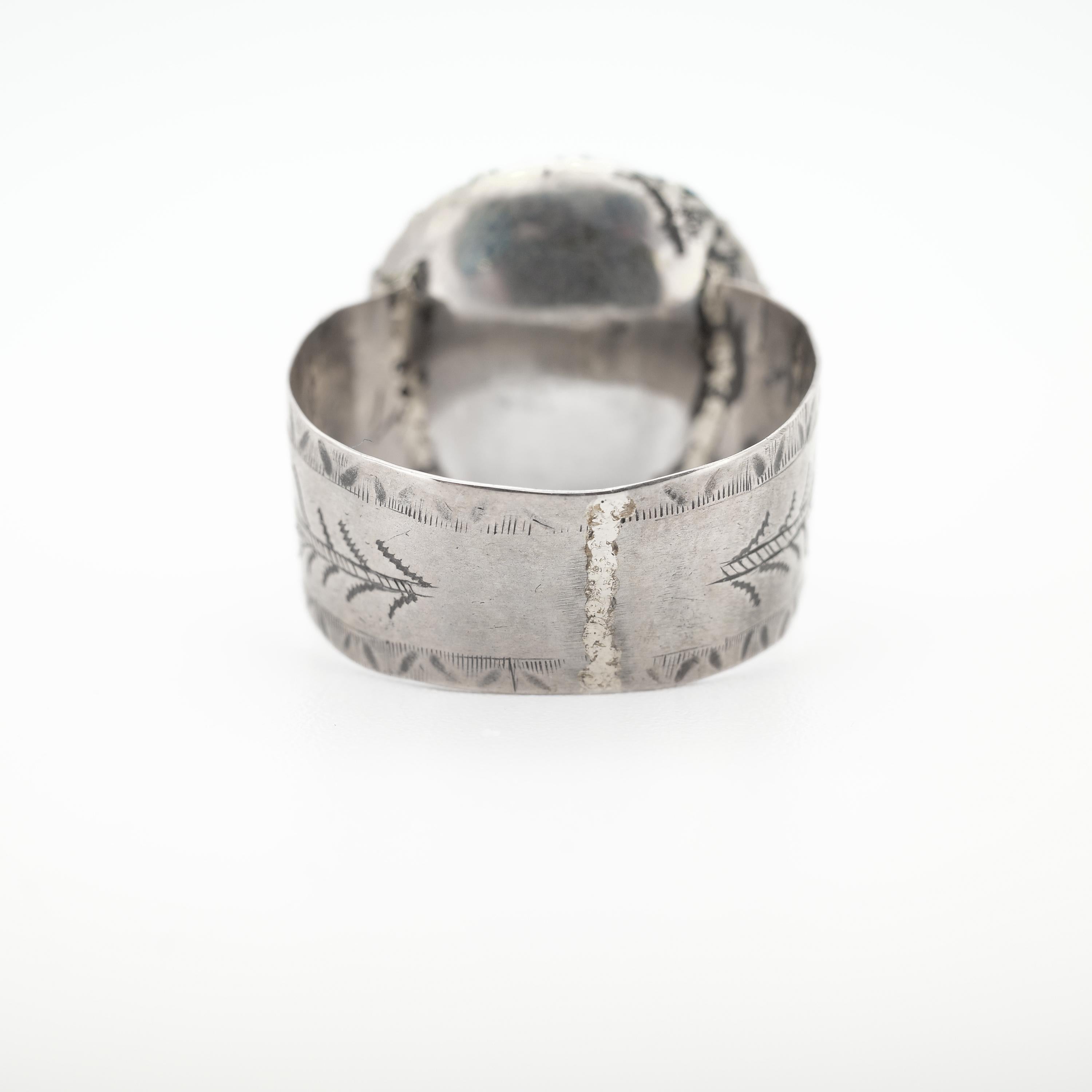 Authentique bague géorgienne en argent sterling avec de grandes marcassites et des grenats naturels Unisexe en vente