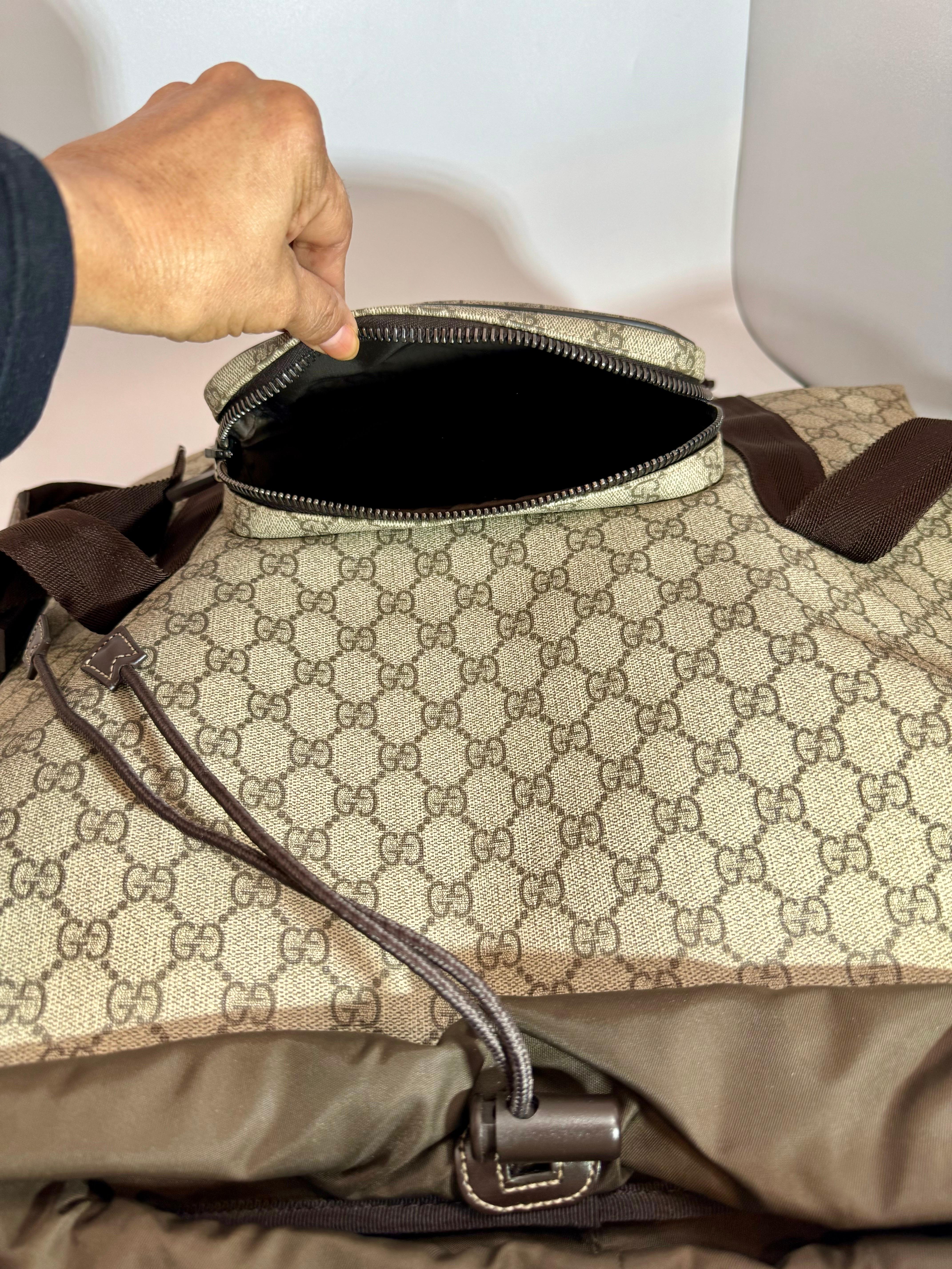 Authentic Gucci Silver GG Coated Canvas Interlocking G Supreme Large Backpack For Sale 10