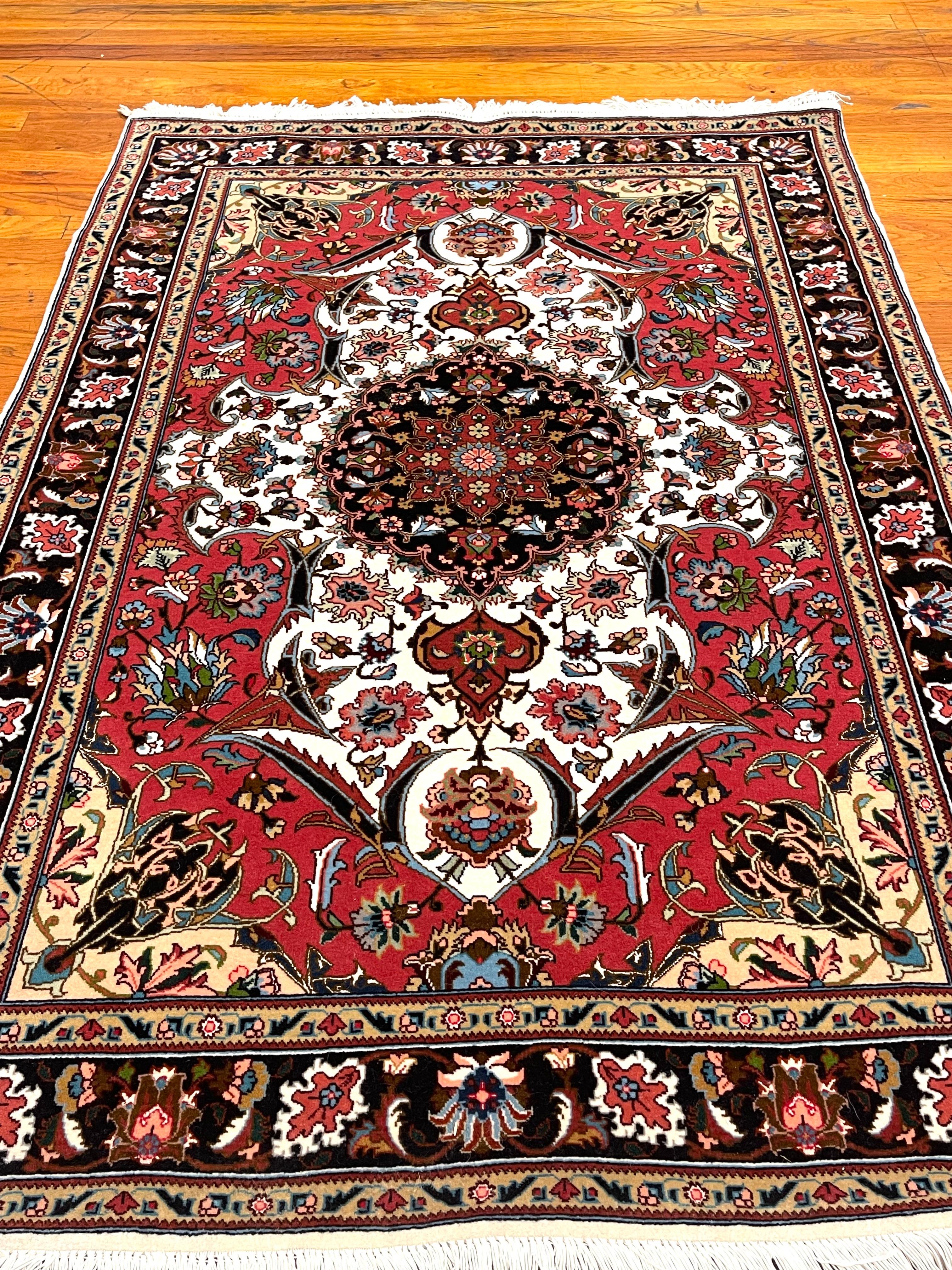 XXI secolo e contemporaneo Tappeto persiano Tabriz in vendita
