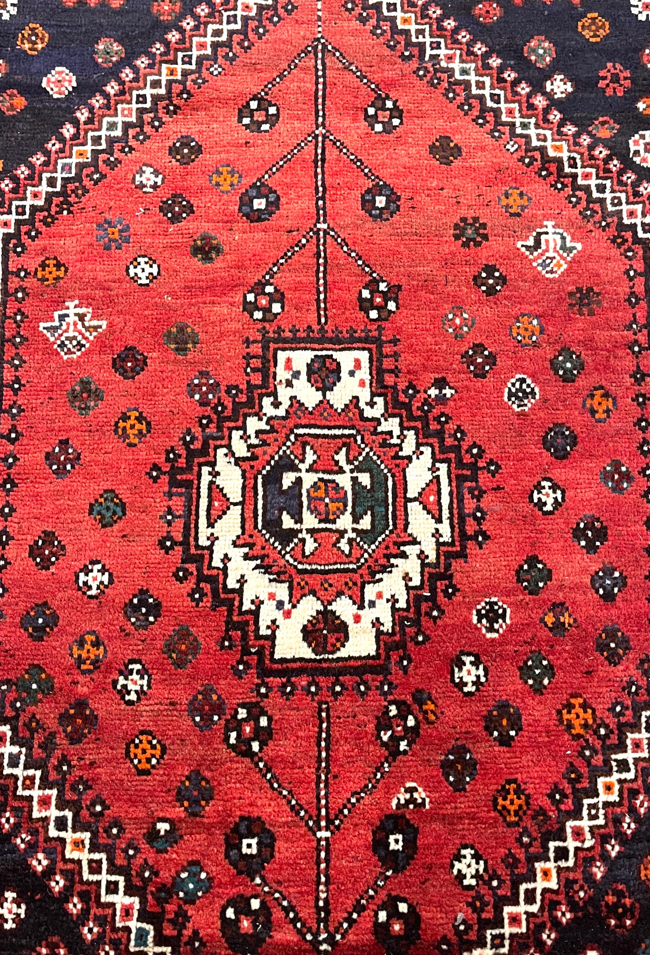 Persischer Stammes-Teppich Shiraz Rot im Angebot 1