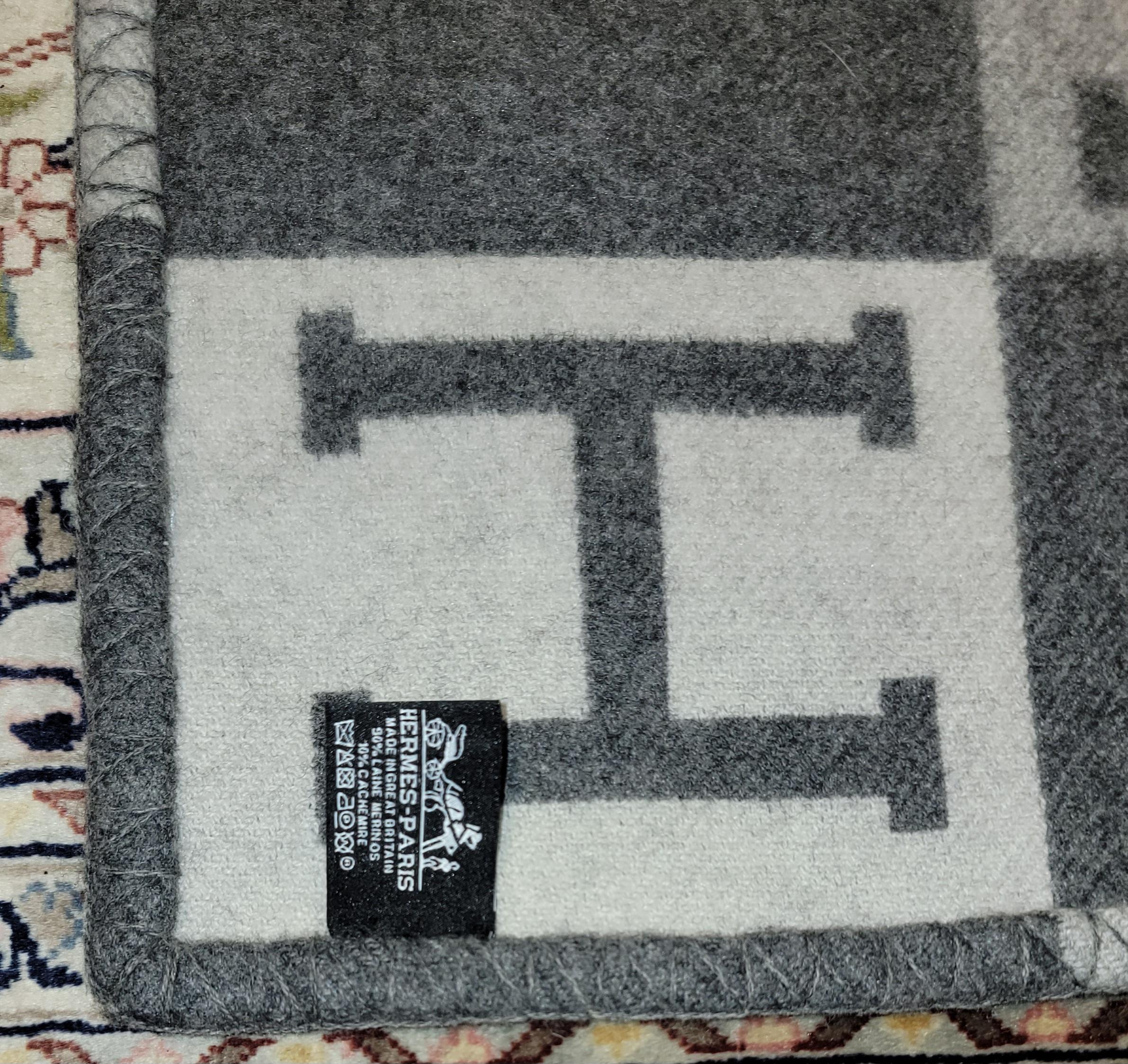 Authentic Hermes Avalon Grey and White Throw/ Blanket 1