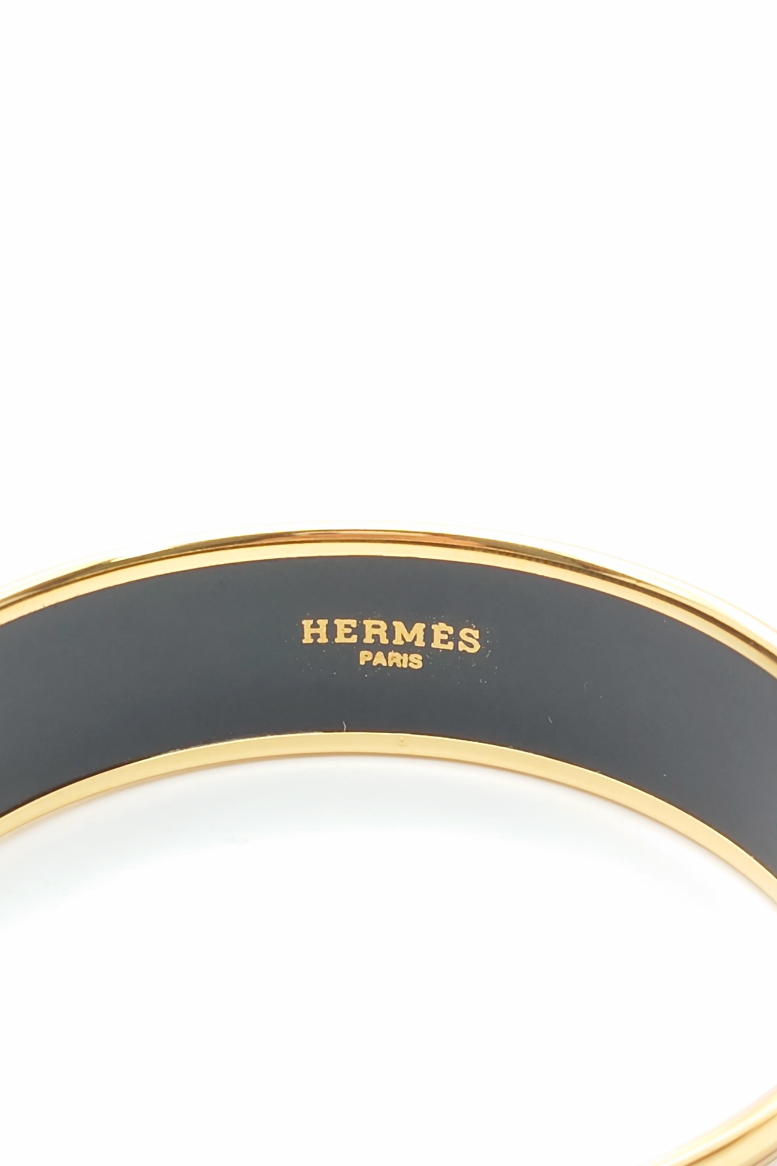 Authentic Hermes Bracelet Vintage Enamel Bangle ”Leaf” In Good Condition In Hokkaido, JP