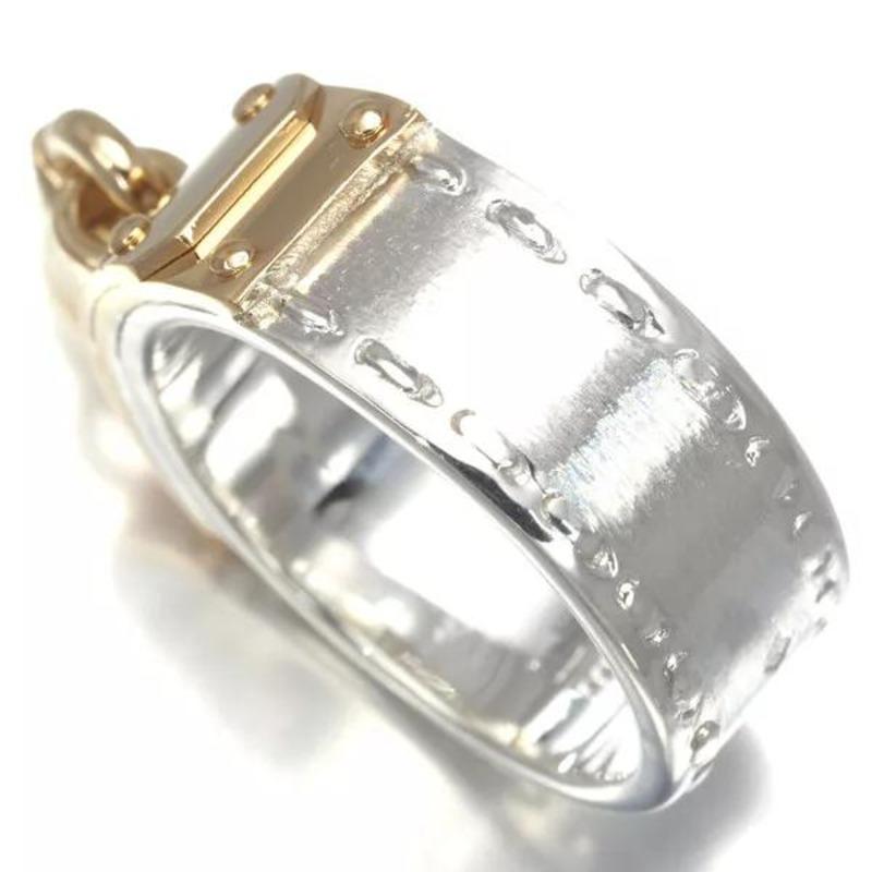 Scopri un pezzo straordinario del prestigioso marchio HERMES. Questo bellissimo anello d'oro presenta un caratteristico design a lucchetto che cattura perfettamente l'eleganza e la raffinatezza. Realizzato in oro giallo 18 carati e argento sterling,