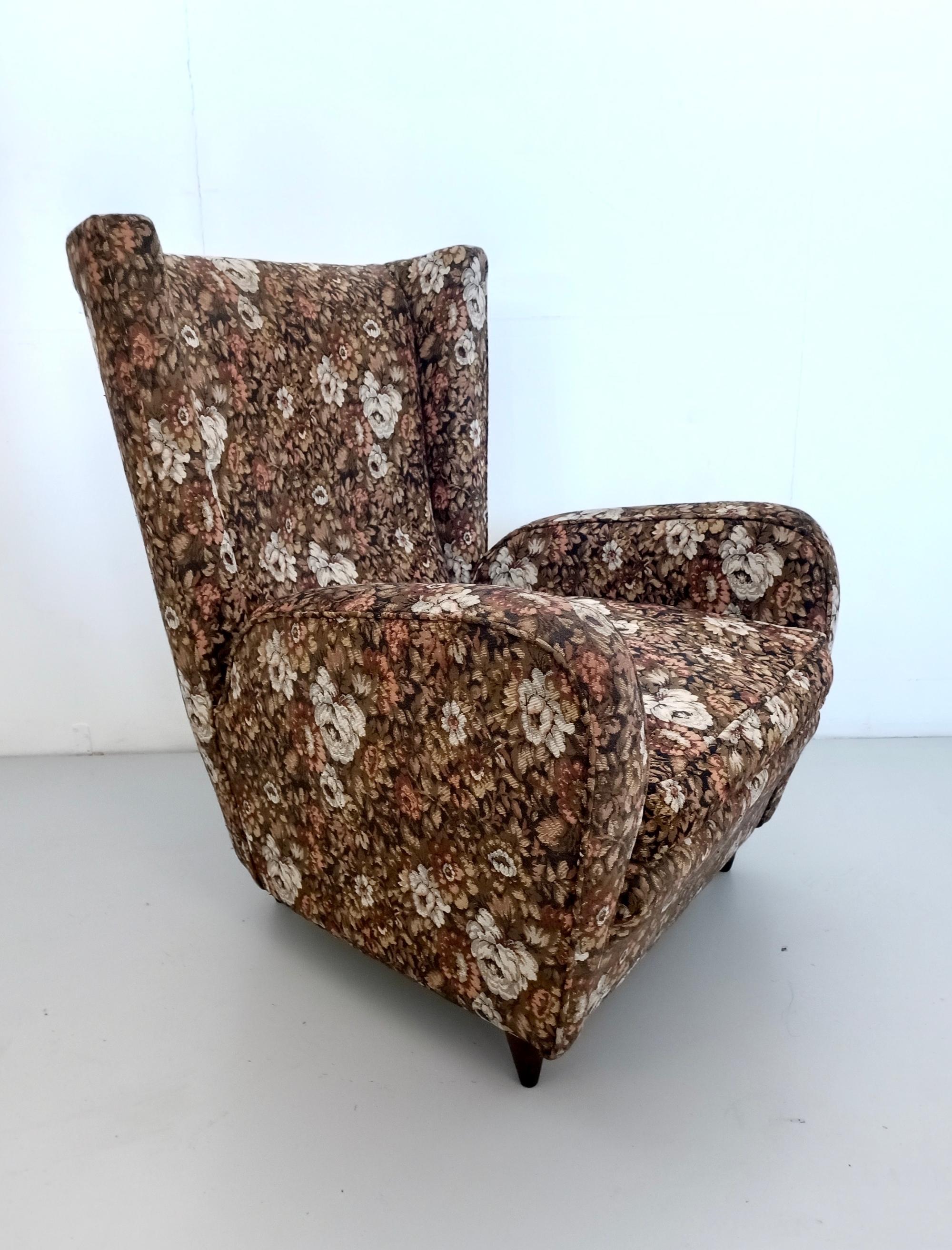 Mid-Century moderno Autentica poltrona in tessuto floreale marrone di alta qualità, attr. a Paolo Buffa, Italia in vendita