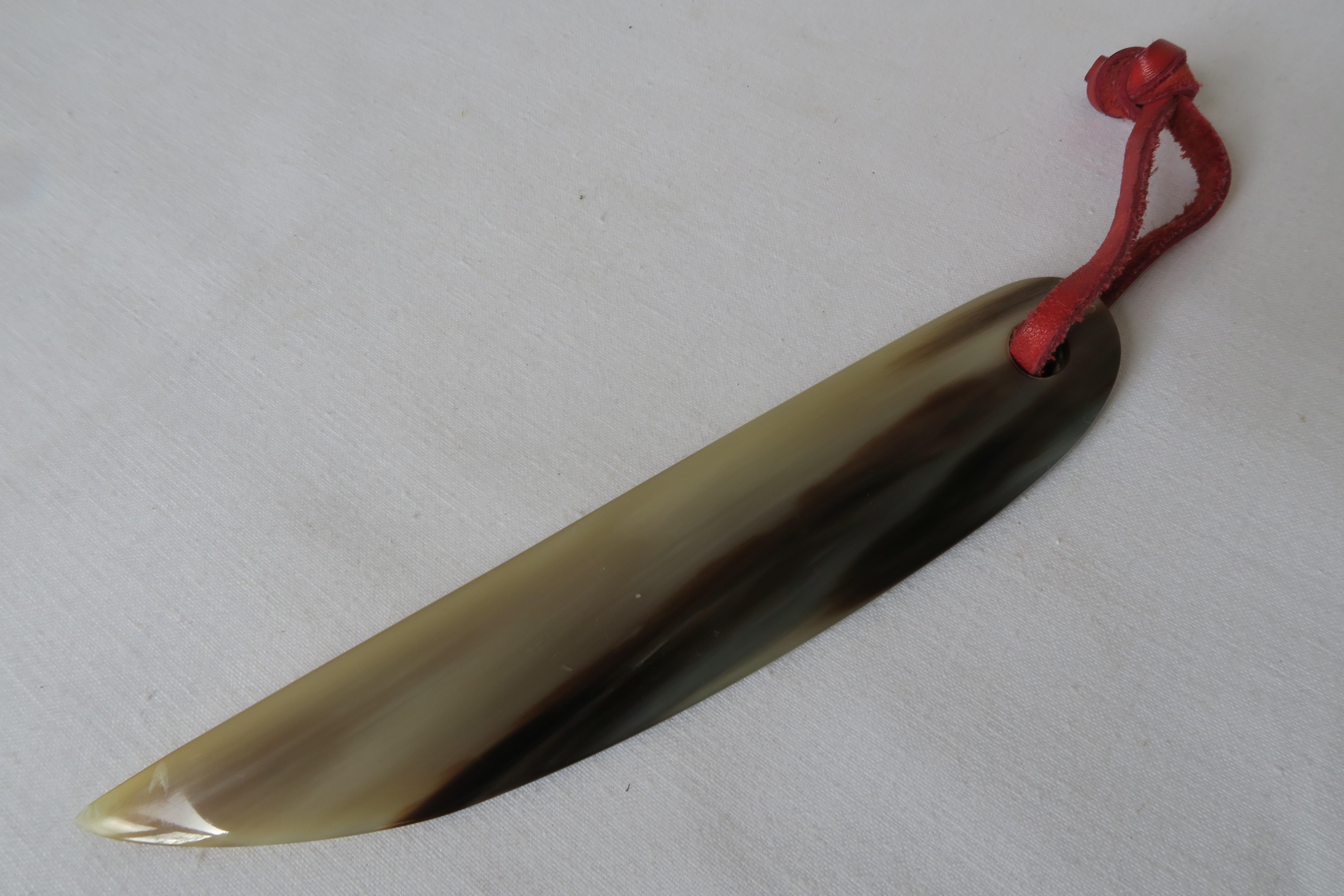 The item on sale is a beautiful letter opener made from horn. It was crafted in Austria in the renowned Werkstätte Carl Auböck and designed by Auböck himself. It is an example of the simple, but special design of the mid 20th-century and German