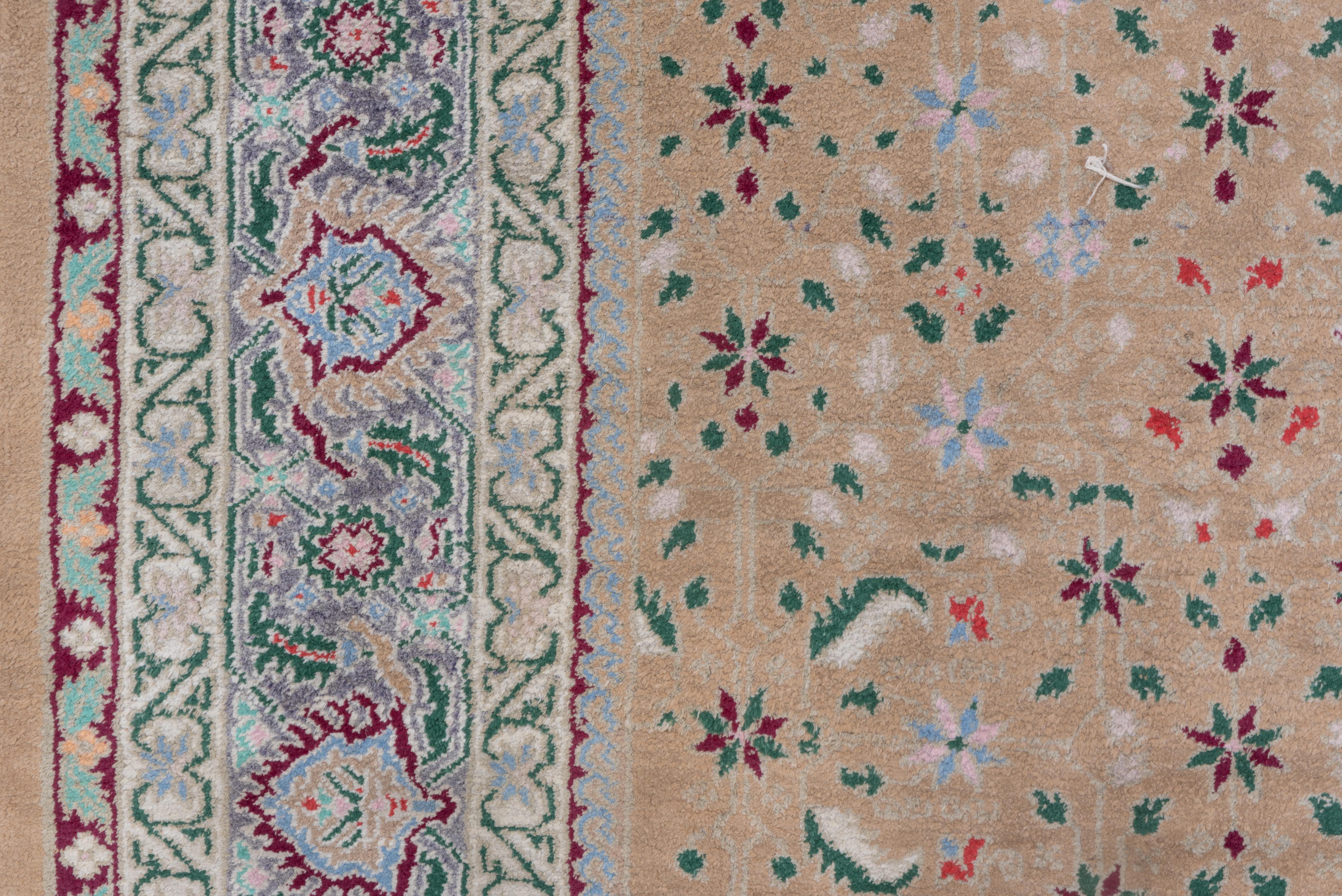 Authentischer indischer Agra-Teppich, Vollflor, Beigefarbenes Feld, wunderschöne Bordüre (20. Jahrhundert) im Angebot